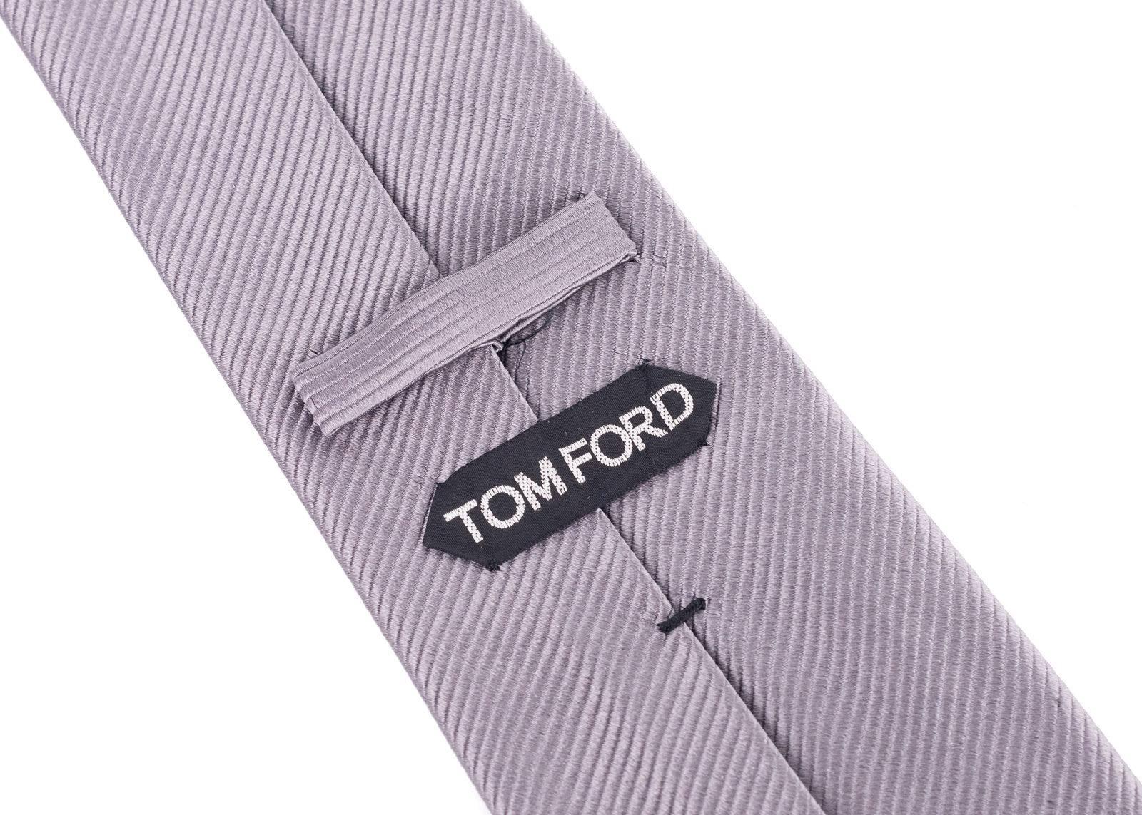 Italian luxury brand, Tom Ford, has crafted these gorgeous Silk Tie for important special occasions and professional events. The tie is great to pair with your favorite solid color button down and blazers with your chosen pair or classic trousers.