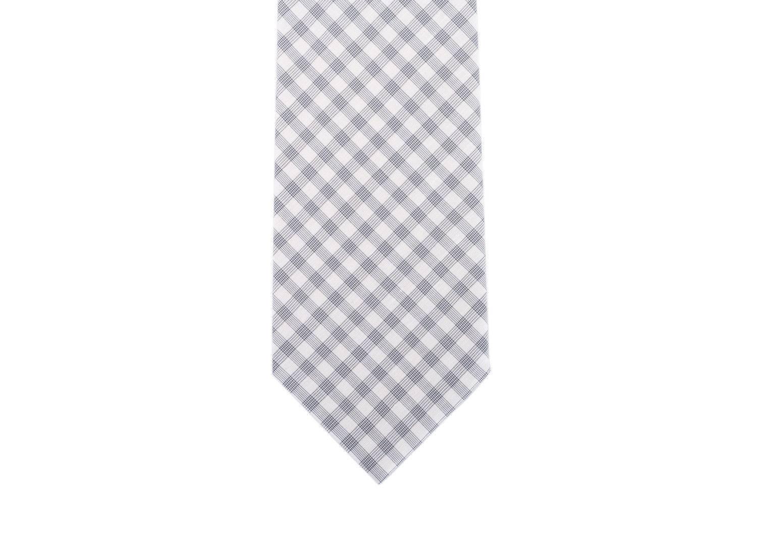 Italian luxury brand, Tom Ford, has crafted these gorgeous Cotton Blend Tie for important special occasions and professional events. The tie is great to pair with your favorite solid color button down and blazers with your chosen pair or classic