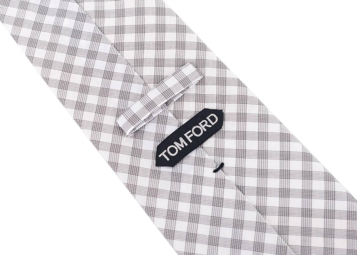 Italian luxury brand, Tom Ford, has crafted these gorgeous Cotton Blend Tie for important special occasions and professional events. The tie is great to pair with your favorite solid color button down and blazers with your chosen pair or classic