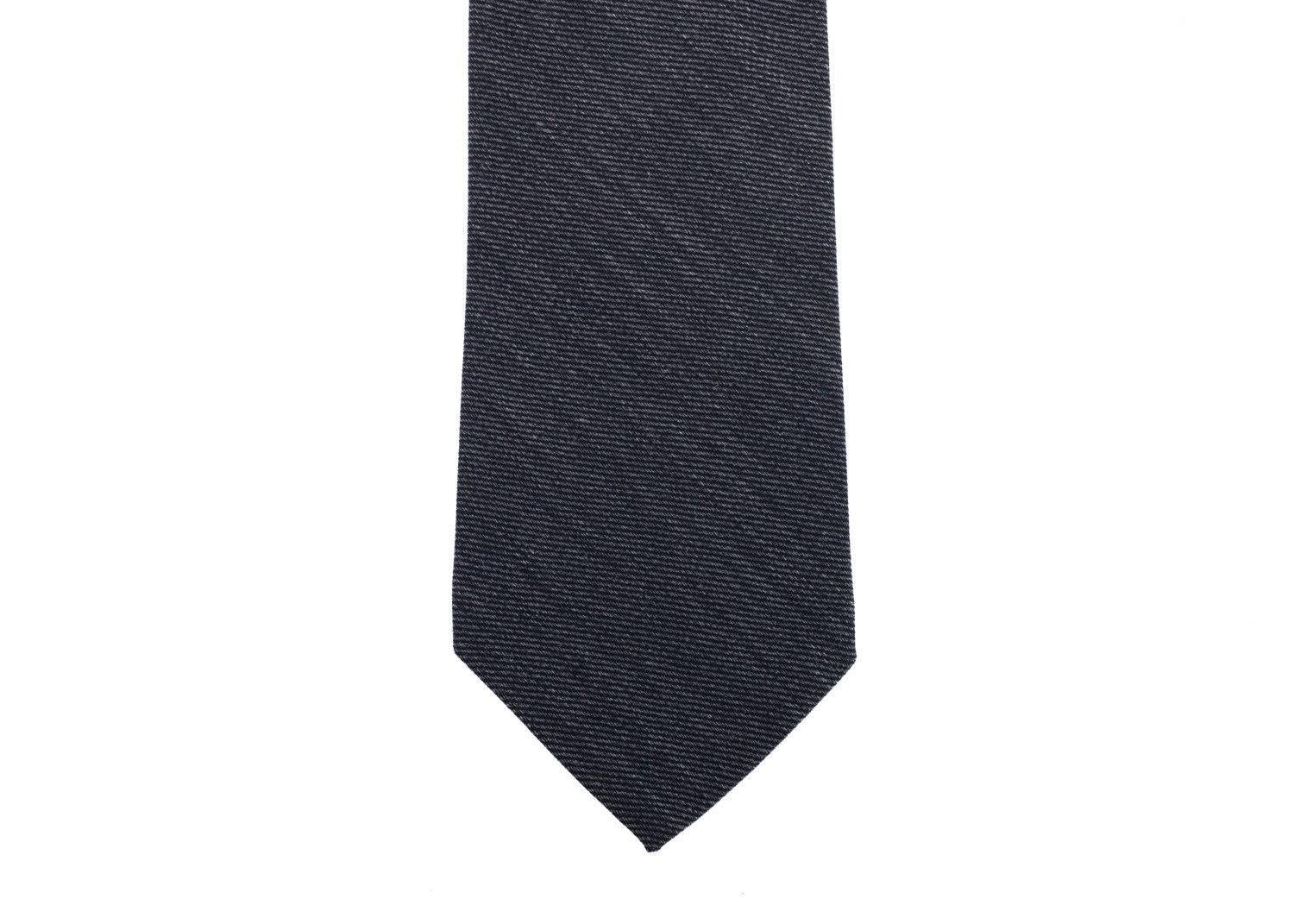 Tom Ford Men's Charcoal Black Woven Striped 4 Inch Wool Tie In New Condition For Sale In Brooklyn, NY