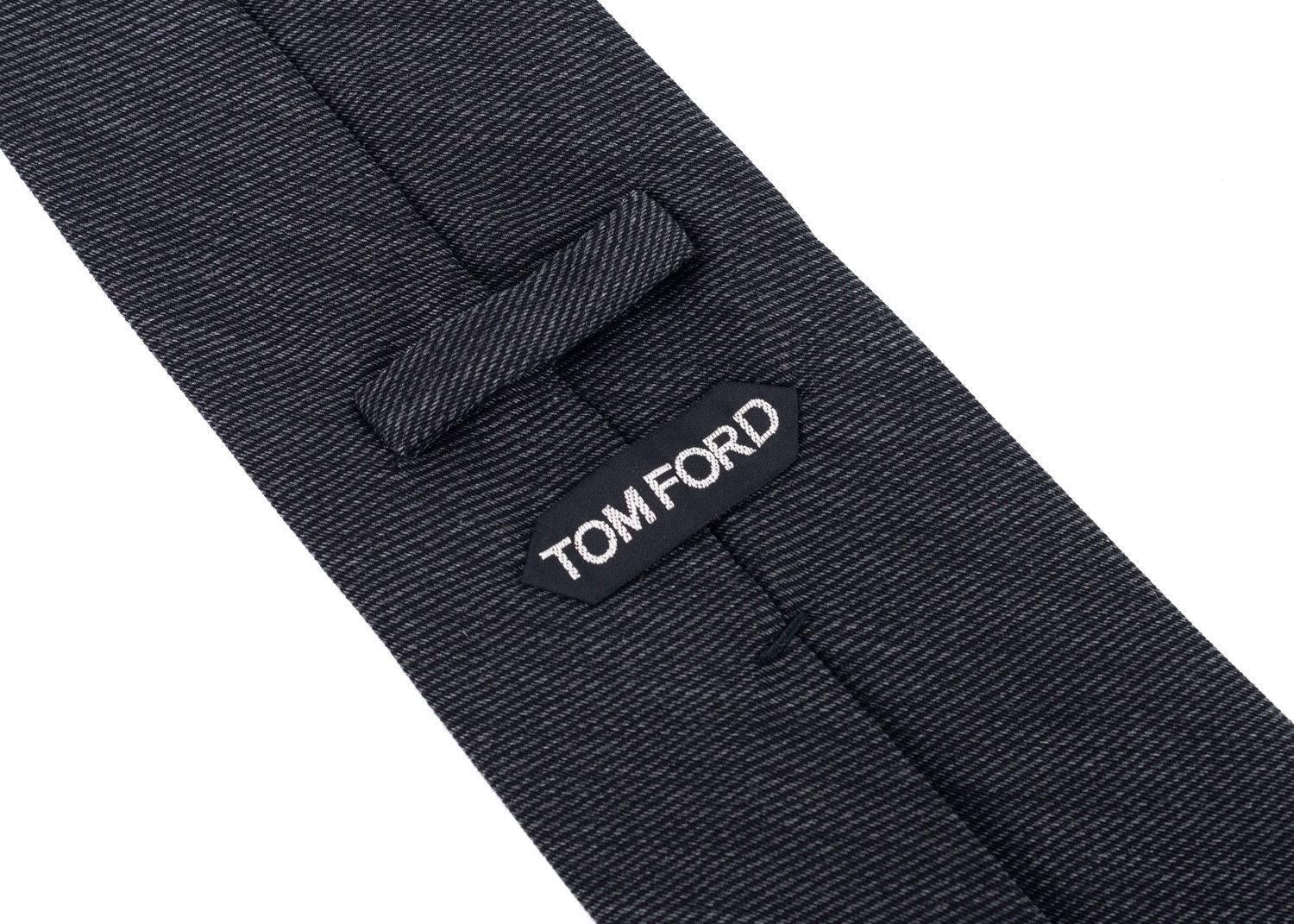 Italian luxury brand, Tom Ford, has crafted these gorgeous Wool Tie for important special occasions and professional events. The tie is great to pair with your favorite solid color button down and blazers with your chosen pair or classic trousers.