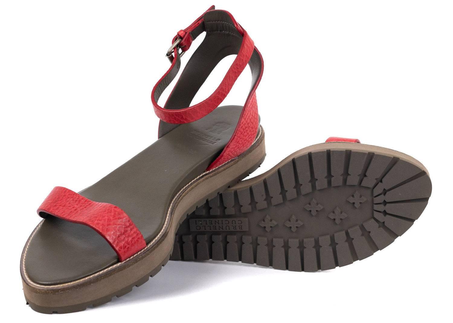 Brunello Cucinelli Red Grained Leather Platform Sandal In New Condition In Brooklyn, NY