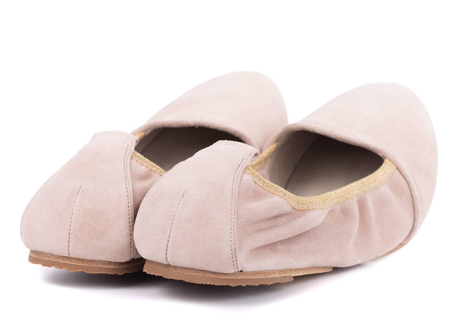 Original box and Dust Bag Included

Retail in Stores and Online $695

Size Euro 38 US 8 Fits True To Size

Brunello Cucinelli's light mauve ballet flats are every woman's spicy essential. These flats feature a richly smooth suede panel, gold lurex