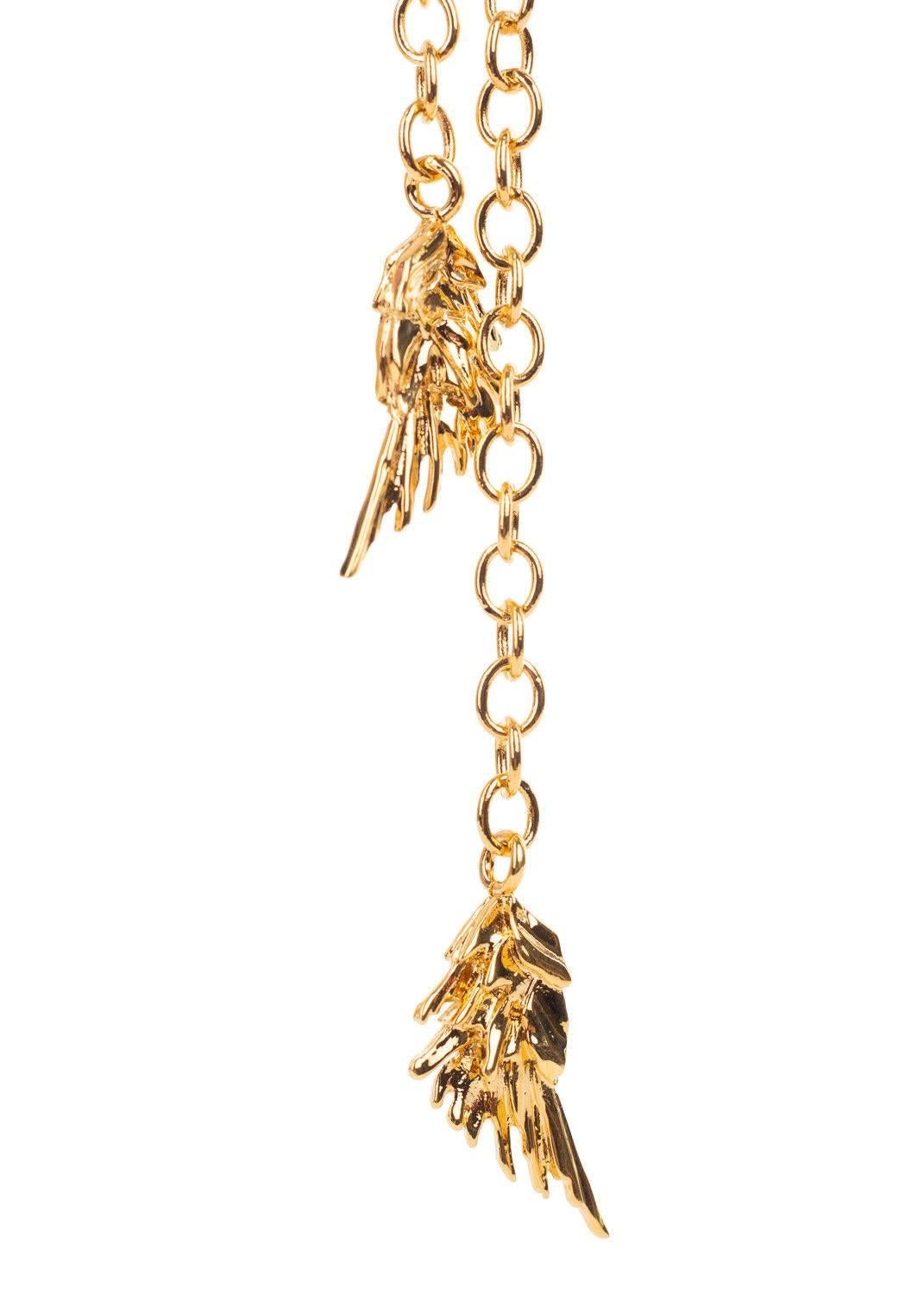 Roberto Cavalli Goldtone Chainmail Feather Charm Choker Necklace In New Condition For Sale In Brooklyn, NY