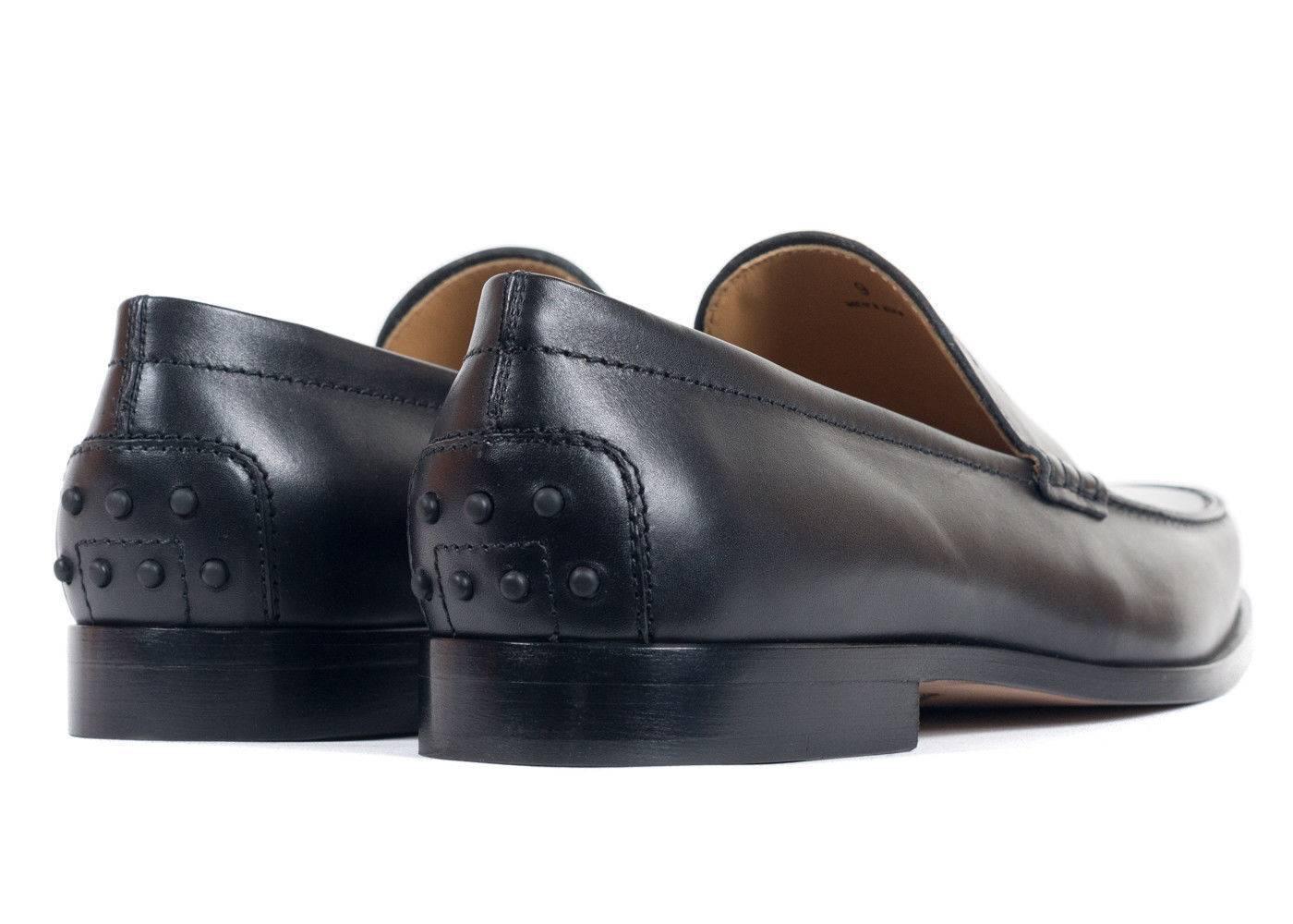Tod's classic penny loafers crafted in black calfskin leather for an ultra smooth look to these shoes. These loafers are the perfect pair to wear to work or as an everyday shoe. Pair it with your favorite black trousers and or dark washed jeans for
