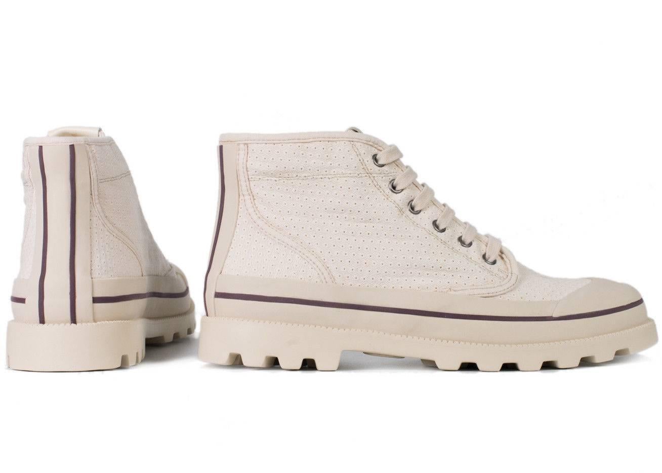 Valentino Mens Beige Canvas Perforated Desert Boot In New Condition For Sale In Brooklyn, NY