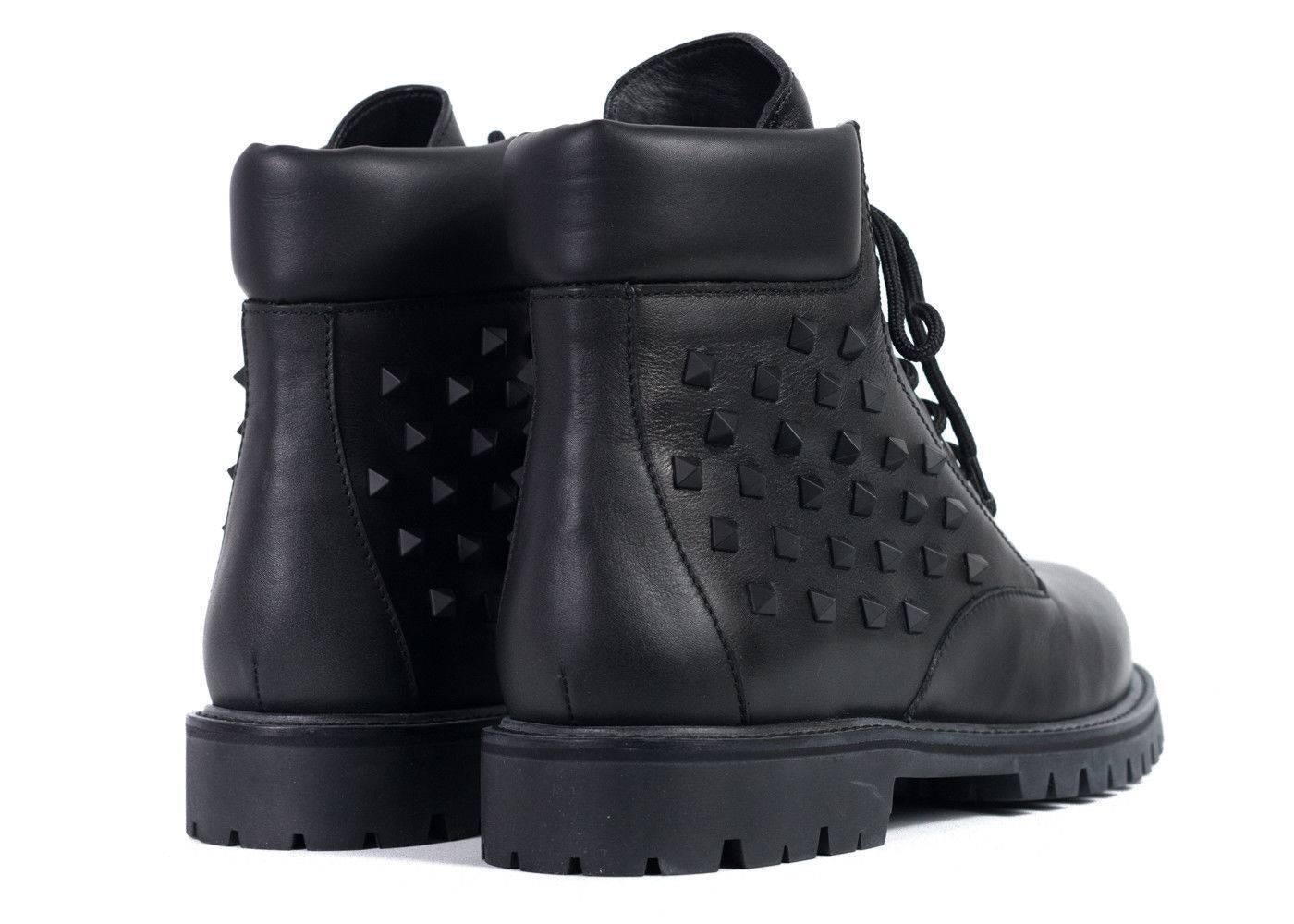 Valentinos rendition of a classic black combat boot with their houses signature rocketed pyramids on the side of the shoes. These combat boots are the perfect pair to have in your shoe collection. Pair it with your favorite black ensemble or regular
