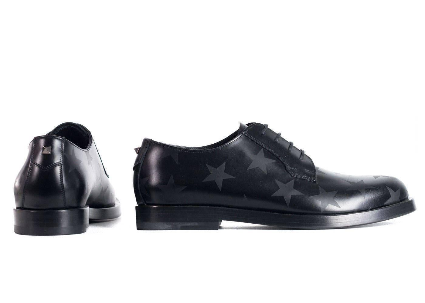 Take your style to the next level with this pair of Valentino Derby Oxfords. These shoes have been crafted from Italian leather in a black with monochromatic printed stars, that offers a semi-shiny smooth finish. Featuring a smooth stacked wooden