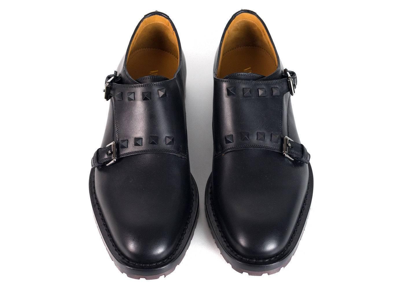 Take your style to the next level with this pair of Valentino Derby Oxfords. These shoes have been crafted from Italian leather in a black with monochromatic printed stars, that offers a semi-shiny smooth finish. Featuring a smooth stacked wooden