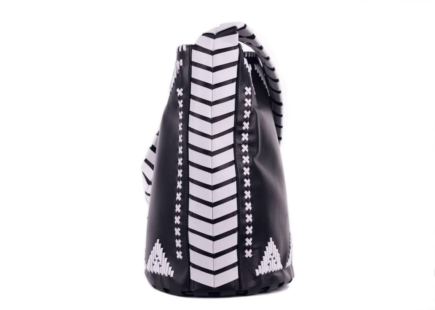Roberto Cavalli Black Leather White Accent Shoulder Bucket Bag In New Condition In Brooklyn, NY