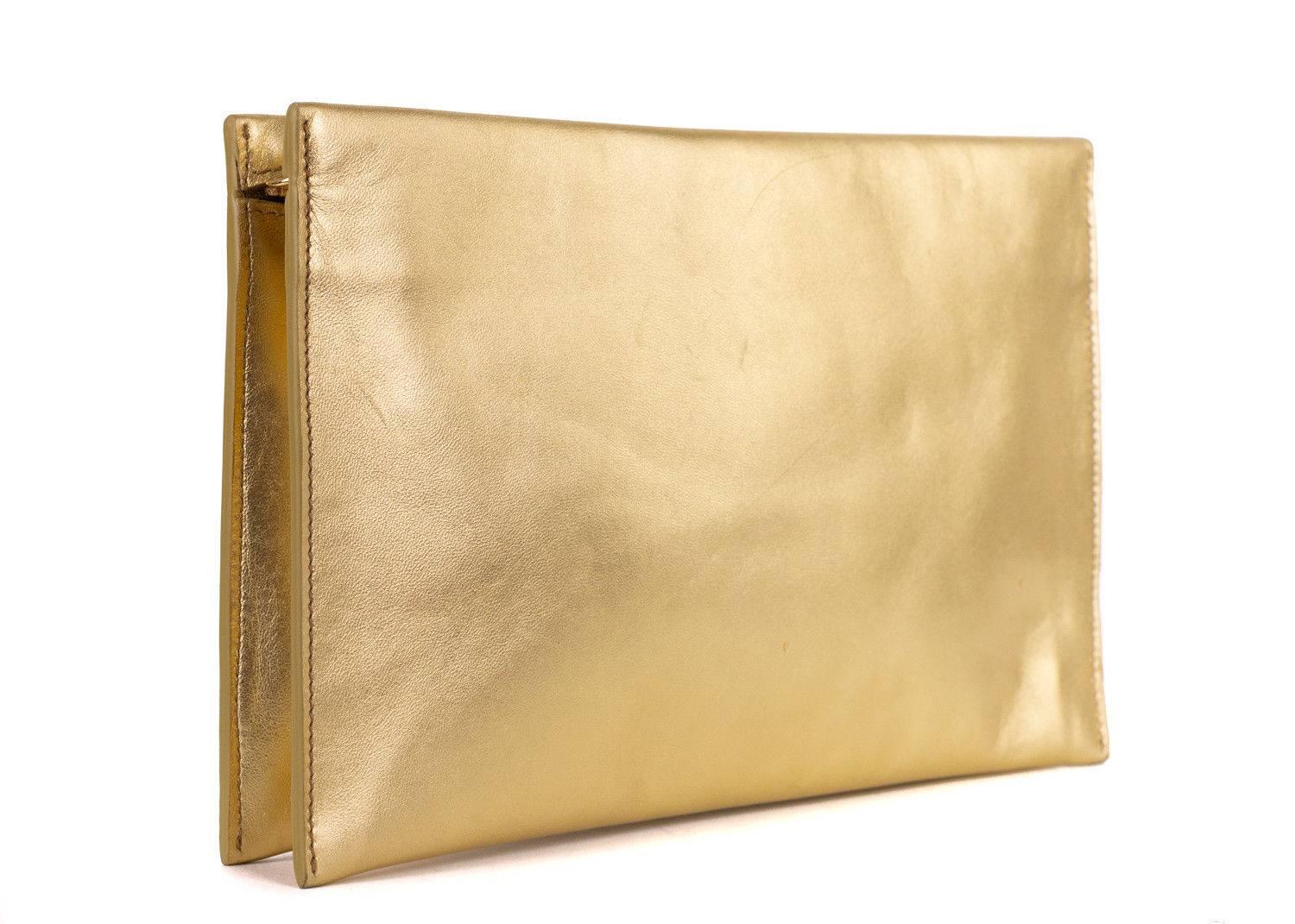 Roberto Cavalli Solid Gold Metallic Grained Leather Zip Clutch In New Condition For Sale In Brooklyn, NY