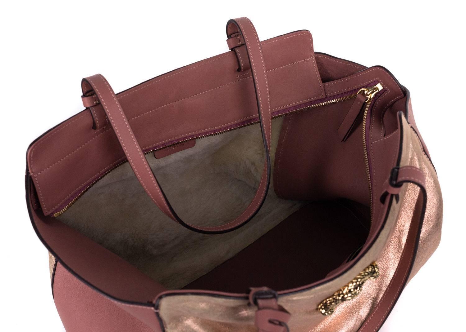 Roberto Cavalli Pink Mauve Metallic Leather Fur Lined Tote Bag In New Condition For Sale In Brooklyn, NY