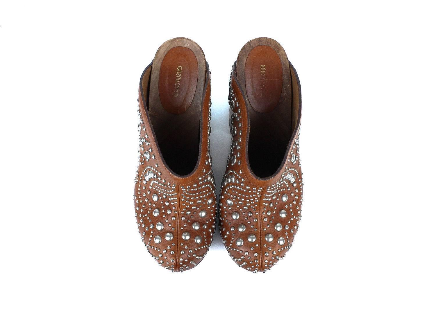 Roberto Cavalli Brown Silver Studded Leather Mule Heels In New Condition For Sale In Brooklyn, NY