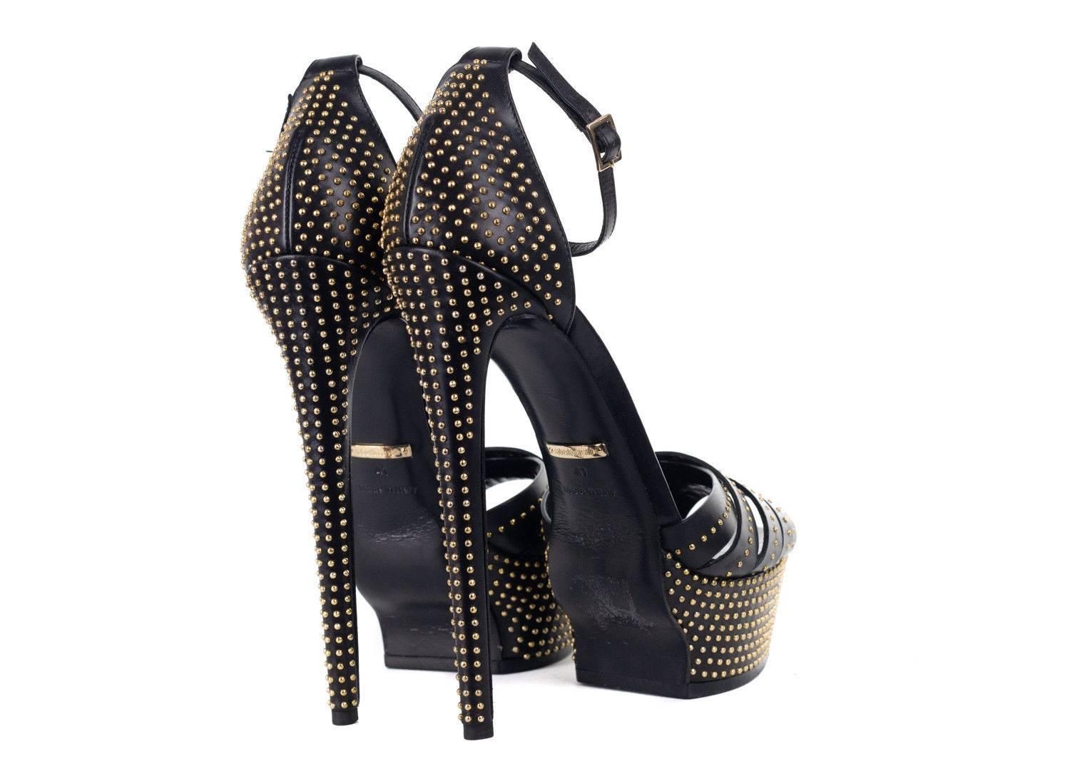 New Without Original box with Dust Bag
Retails in Stores and Online $980
Size Euro 41 / US 11 Fits True To Size

Black leather Roberto Cavalli platform sandals with gold-tone hardware, stud embellishments throughout, covered heels and buckle