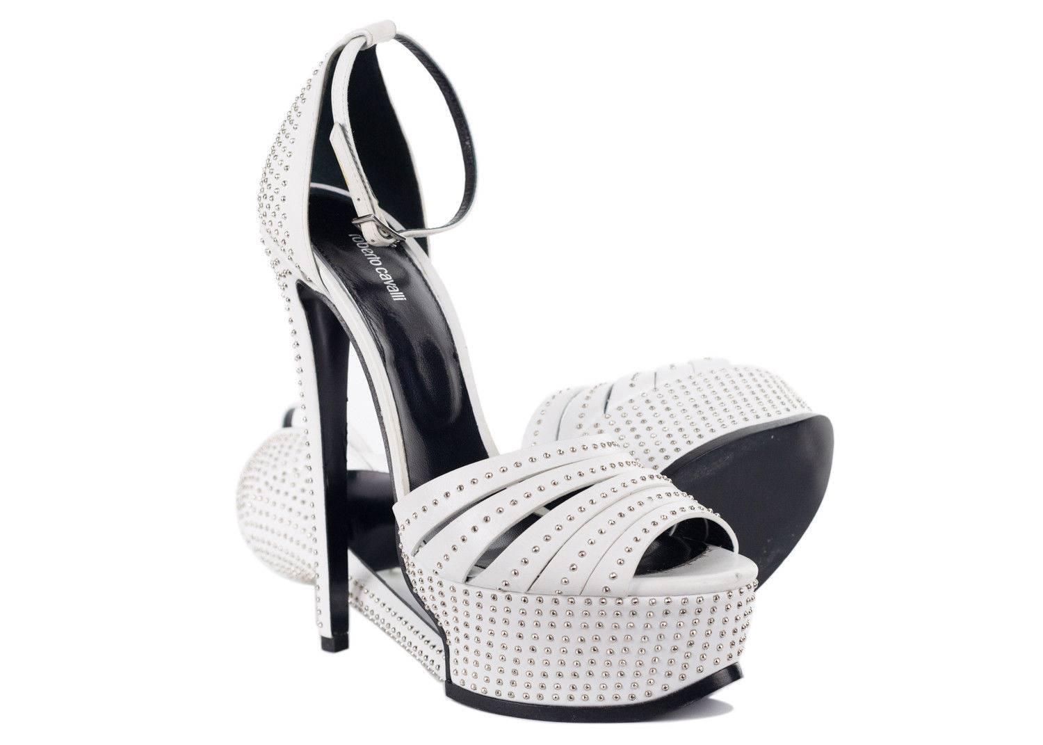 Roberto Cavalli White Leather Embellished Studded Platform Heels In New Condition For Sale In Brooklyn, NY