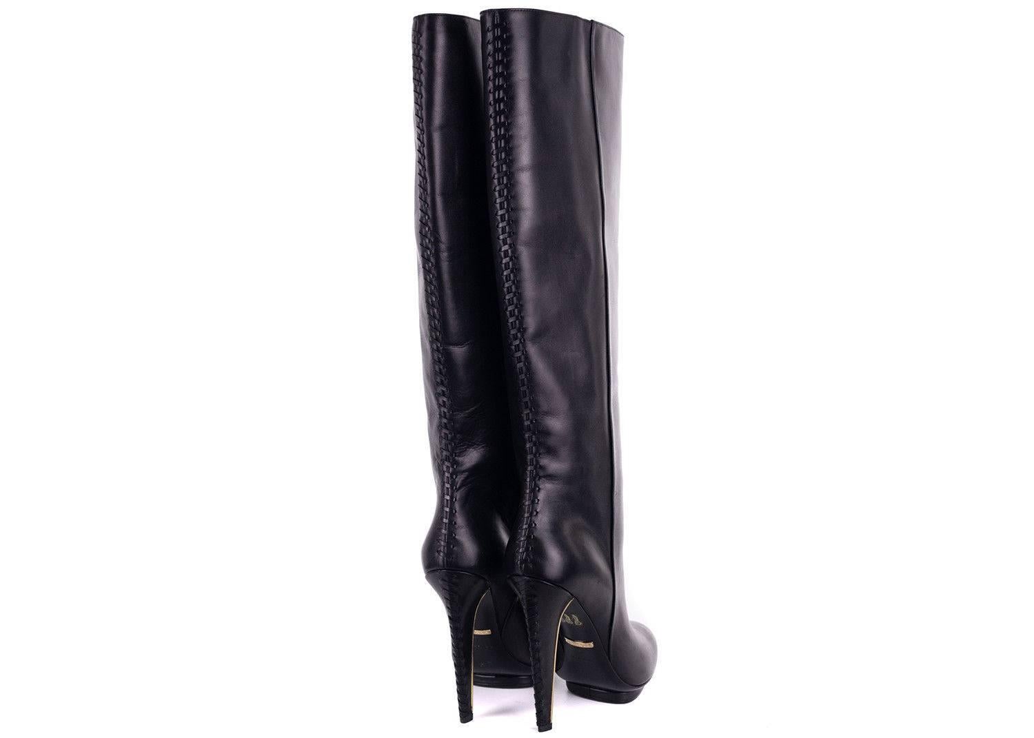 Brand New Roberto Cavalli Knee High Boots
Original Box not Included with purchase

Retails in Stores and online for $1320

Size IT 36 / US 6 Fits True to Size

Roberto Cavalli's black leather over the knee boots featuring a woven detailing from the