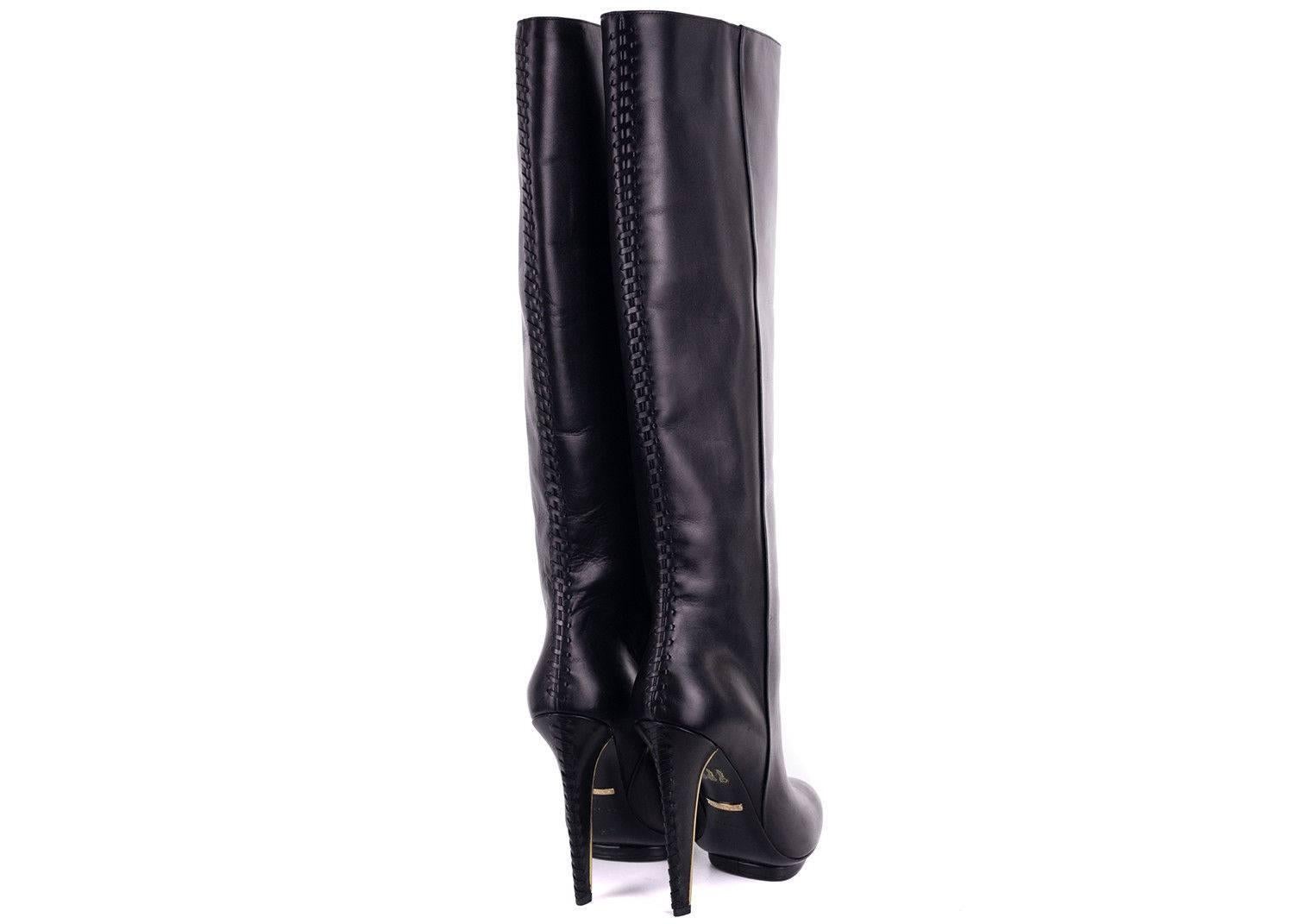 Brand New Roberto Cavalli Knee High Boots
Original Box not Included with purchase

Retails in Stores and online for $1320

Size IT 38.5 / US 8.5 Fits True to Size

Roberto Cavalli's black leather over the knee boots featuring a woven detailing from