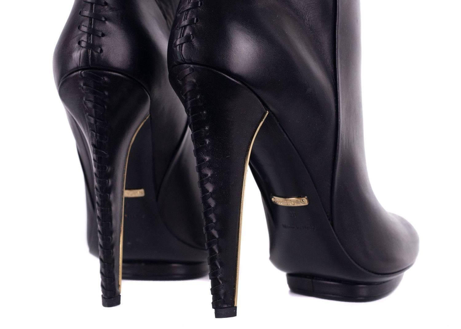 Women's or Men's Roberto Cavalli Black Women's Leather Knee High Boots  For Sale