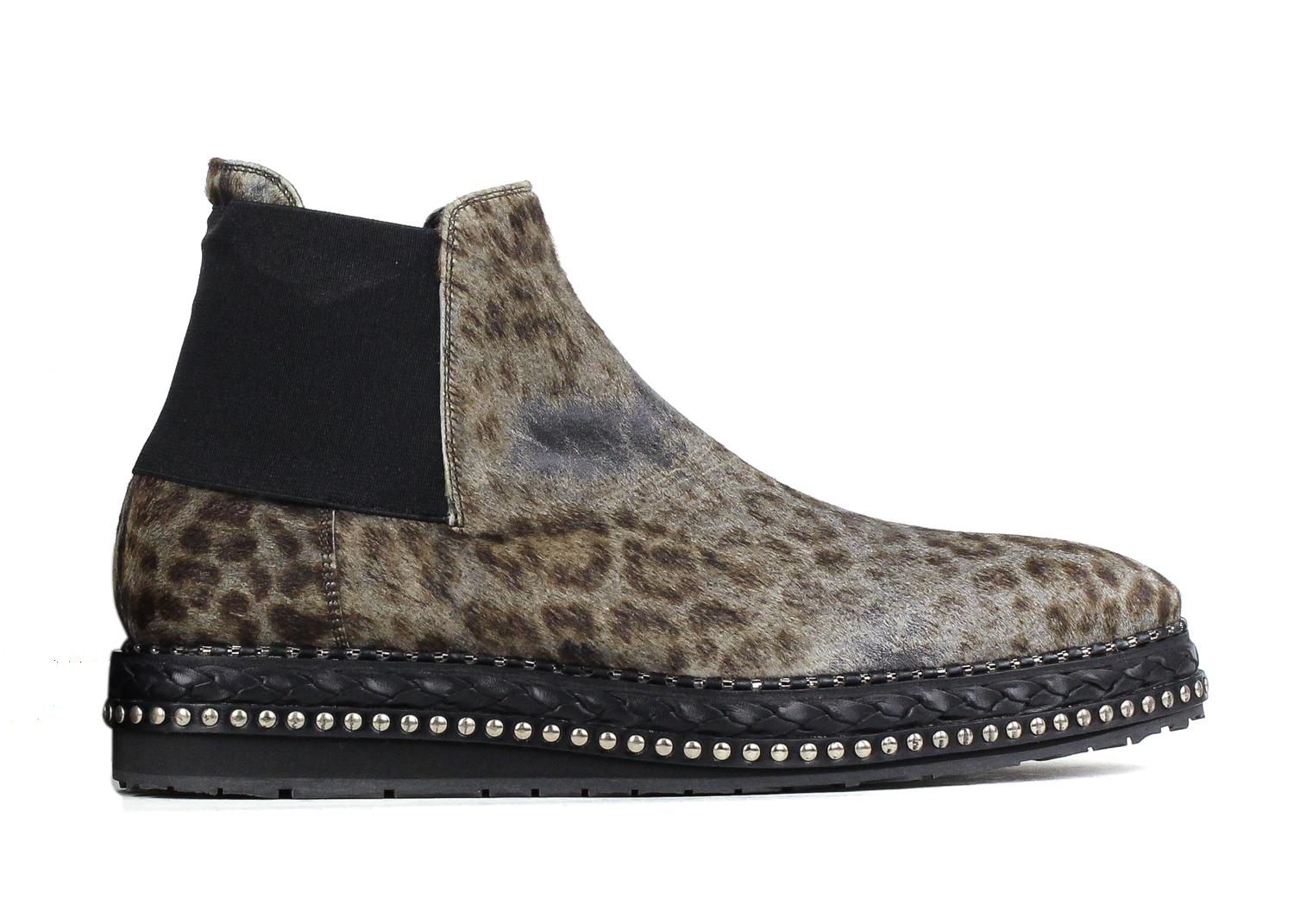 Roberto Cavall Mens Studded Leopard Chelsea Ankle Boots  In New Condition For Sale In Brooklyn, NY