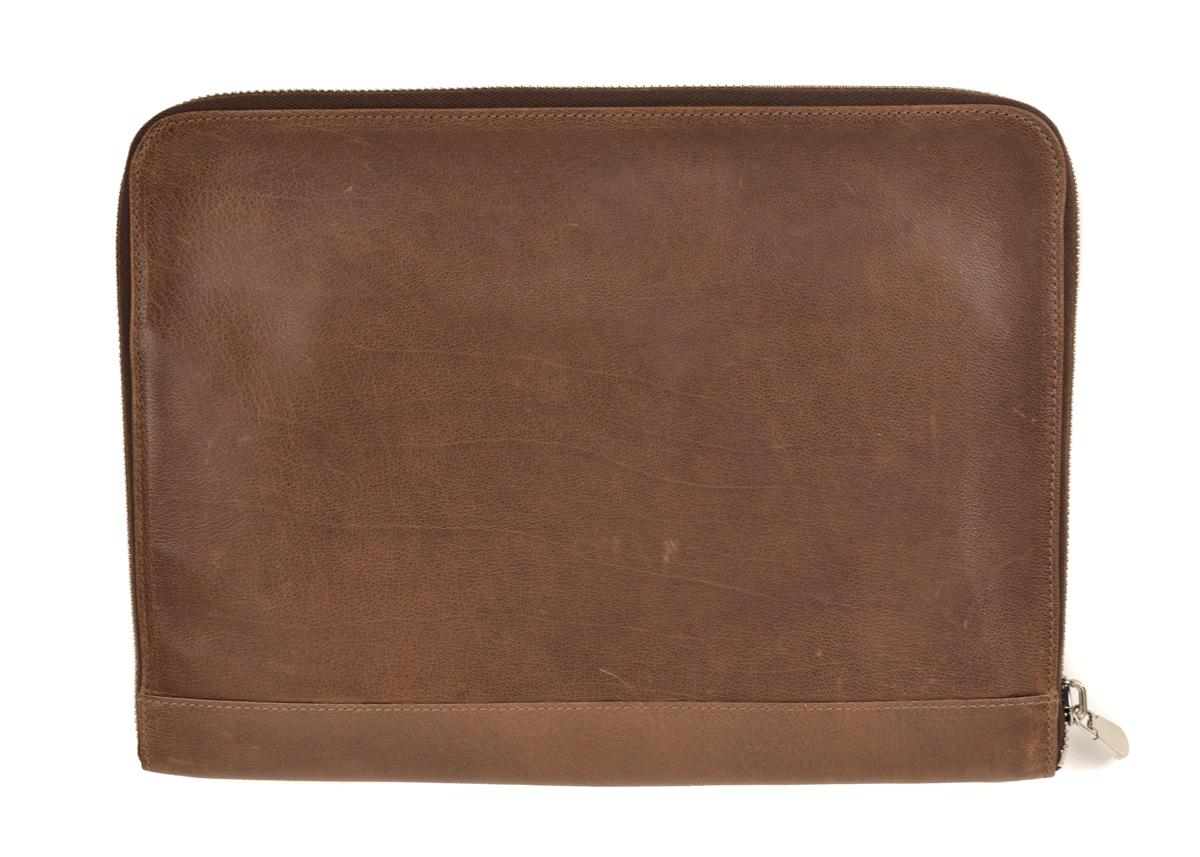 Crafted by artisans in the hills of Solomeo, Brunello Cucinelli's document holder is an example of impeccable workmanship. Perfect holder to store your everyday work essentials such as laptop pens notepads and other office goods.

100%