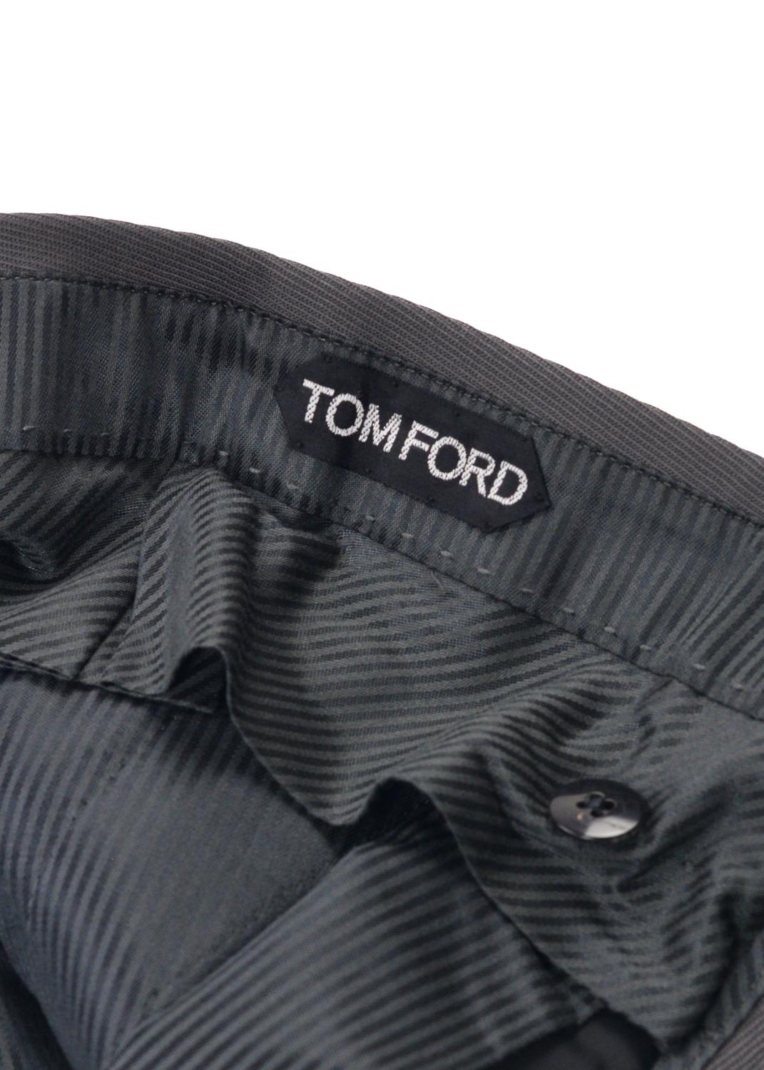 Gray Tom Ford Men Grey Pleat Front Slim Leg Trouser For Sale