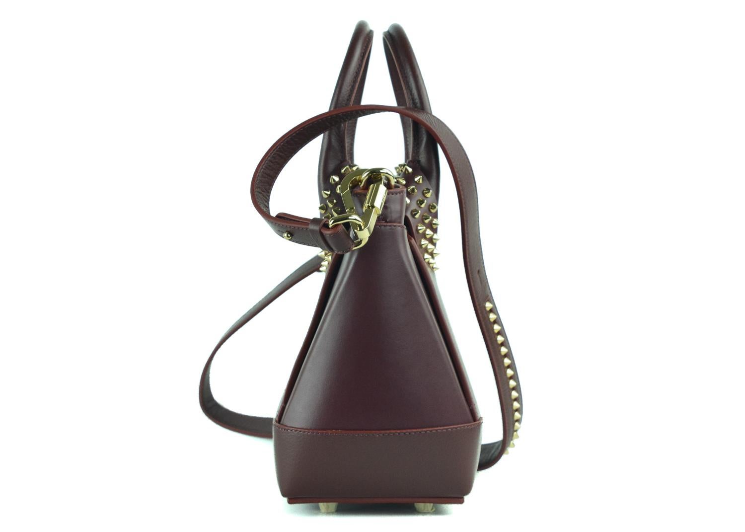Christian Louboutin’s Eloise bag is crafted in Italy from grained calf leather in a rich burgundy hue – complemented beautifully by the signature gold-tone spikes. This structured style has plenty of space for your wallet, smartphone, and make-up