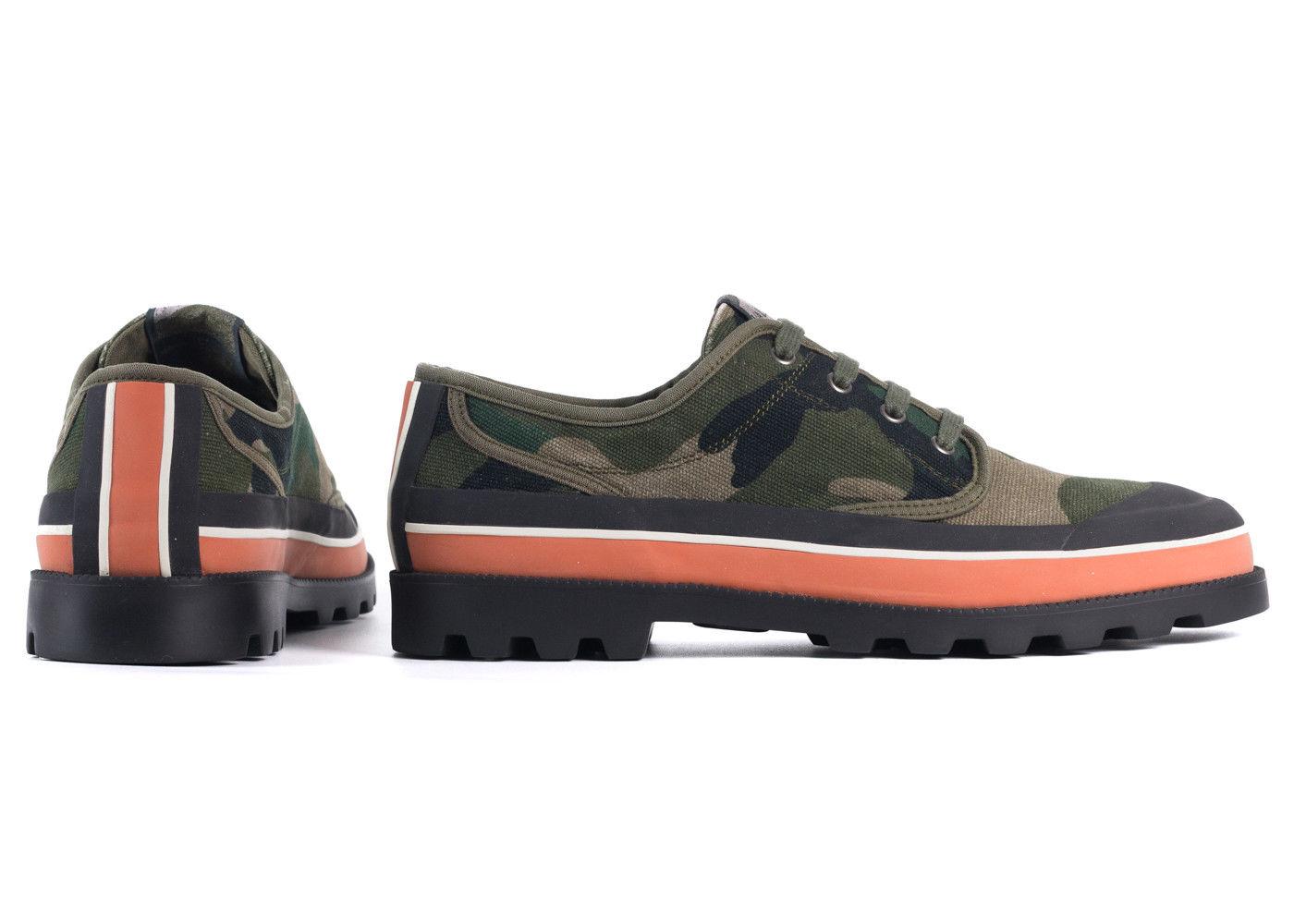 The camouflage id sneakers are perfect for that casual outing. The tri color rubber trim protects and updates the core sections of this shoe. You can wear this shoe with all dark denim or khaki brown pants for a transitional feel.



Composition