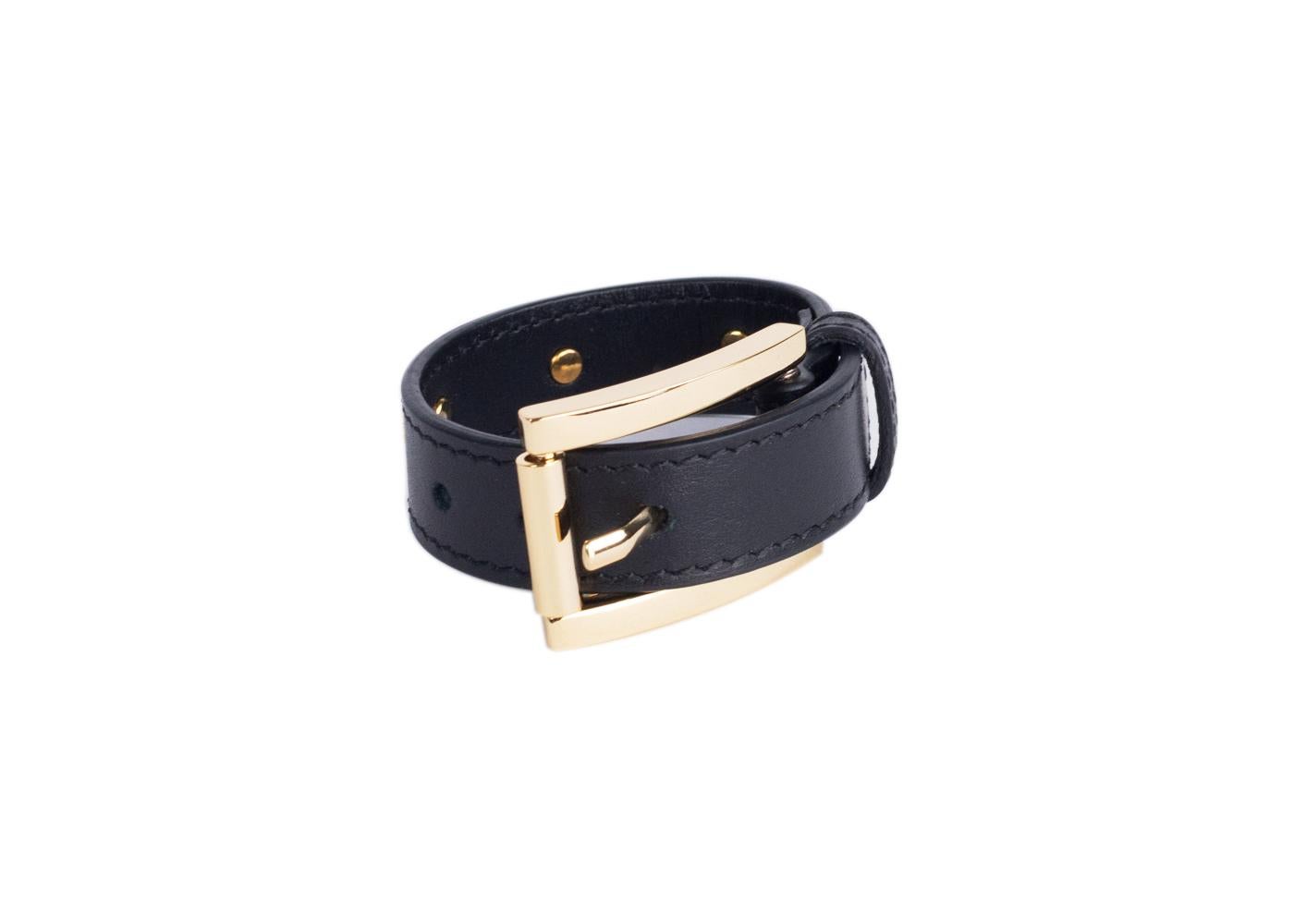 Every man will to buckle down with confidence when it comes to Versus Versace. This modern unit features a three gold lion head appliques, and adjustable leather belt strap, and interior gold stamped logo. You can tastefully strap into luxury and