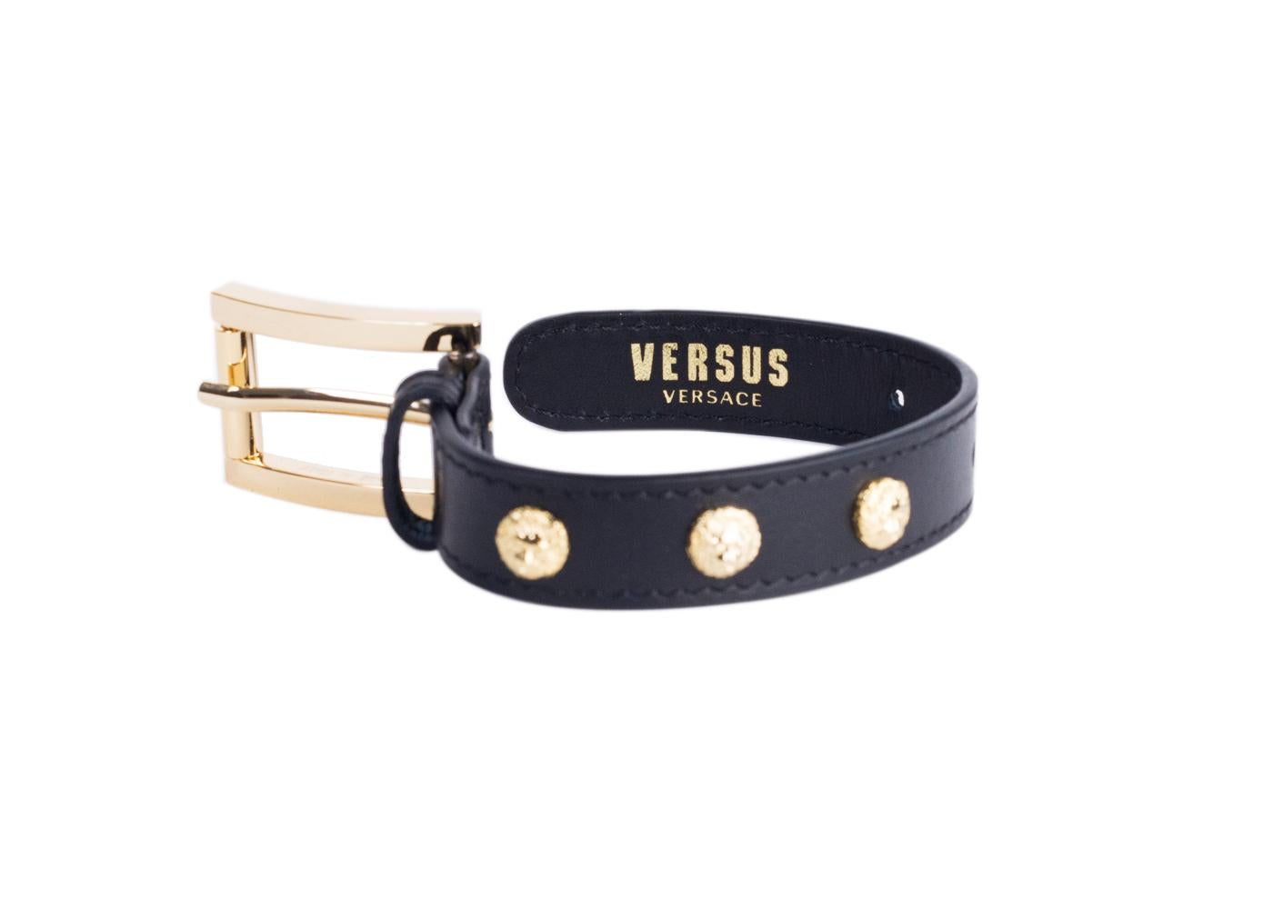 Versus Versace Gold Lion Head Leather Buckled Wristband In New Condition In Brooklyn, NY