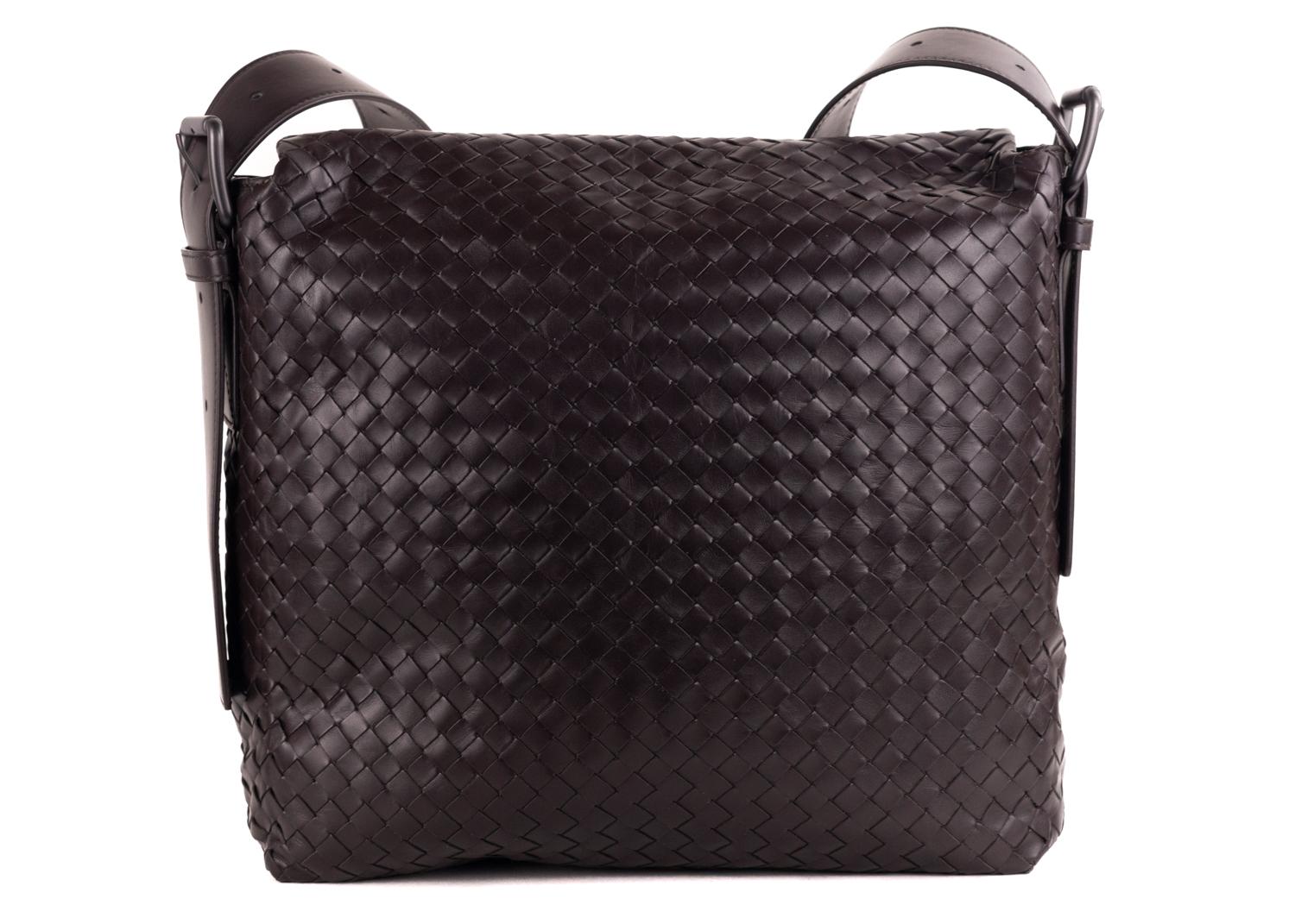 Bottega Veneta Dark Brown Prusse Intrecciato Calf Leather Messenger Bag In New Condition In Brooklyn, NY