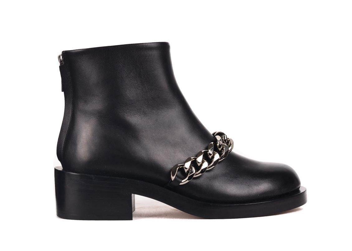 Givenchy Womens Black Leather Laura Chain Detail Boots In New Condition In Brooklyn, NY