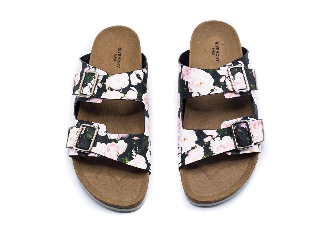 Summer is finally here! Grab these trendy floral slippers to your next travel destination or beach spot for that beach fashion vibe to your wardrobe.

Composition: 100% Calfskin Leather
Leather Lining
Slides / Slippers Silhouette
Slip On