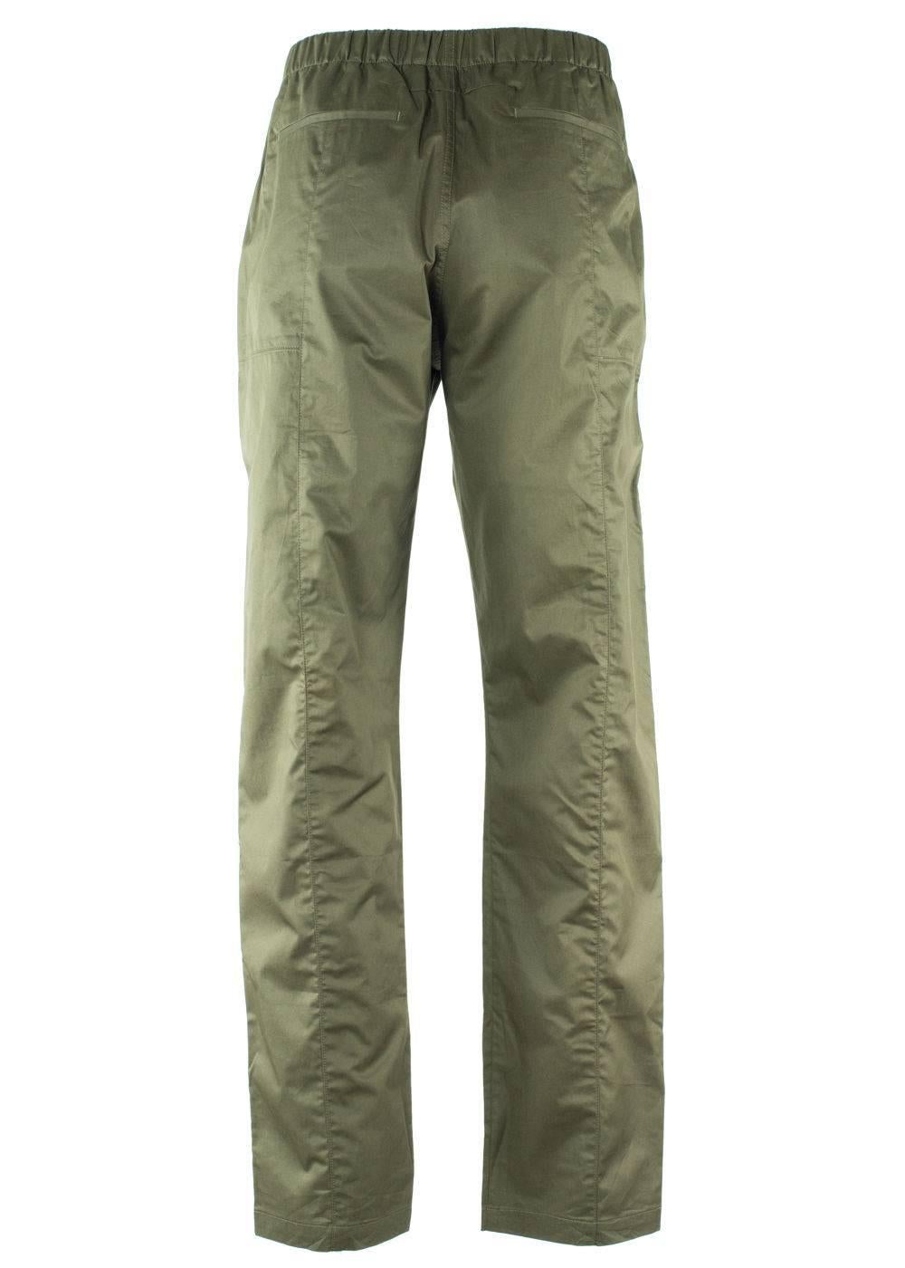 Brand New Givenchy Men's Pants
Original Tag
Retails in Stores & Online for $565
Men's Size EUR54 / US38 Fits True to Size

Casual green olive pants made with 100% cotton from fashion house Givenchy. Super breezy and comfy for the summer season with