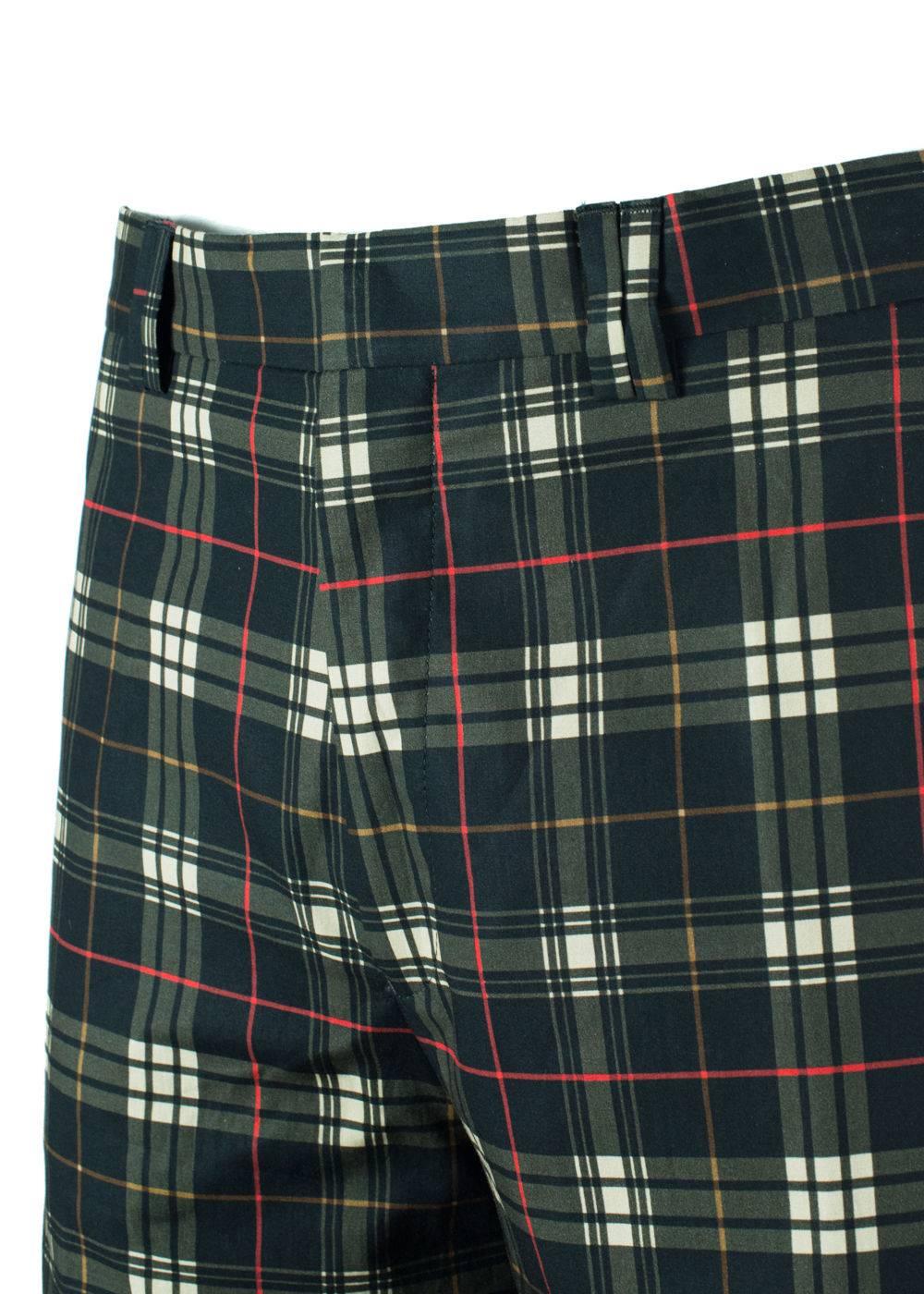 Brand New Givenchy Men's Shorts
Original Tags
Retails in Stores & Online for $510
Men's Size E52 / US36 Fits True to Size

Givenchy board shorts with a black, white and red color plaid pattern throughout the bottom. Perfect for this season with its