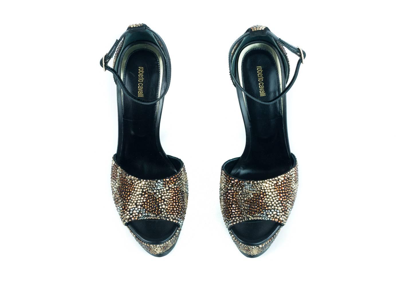 Brand New Roberto Cavalli Platforms
Original Box & Dust Bag Included
Retails in Stores & Online for $2560
Size E38 / US8 Fits True to Size

Stunning Roberto Cavalli platform sandals encrusted with Swarovski Crystals throughout the entire pump. The