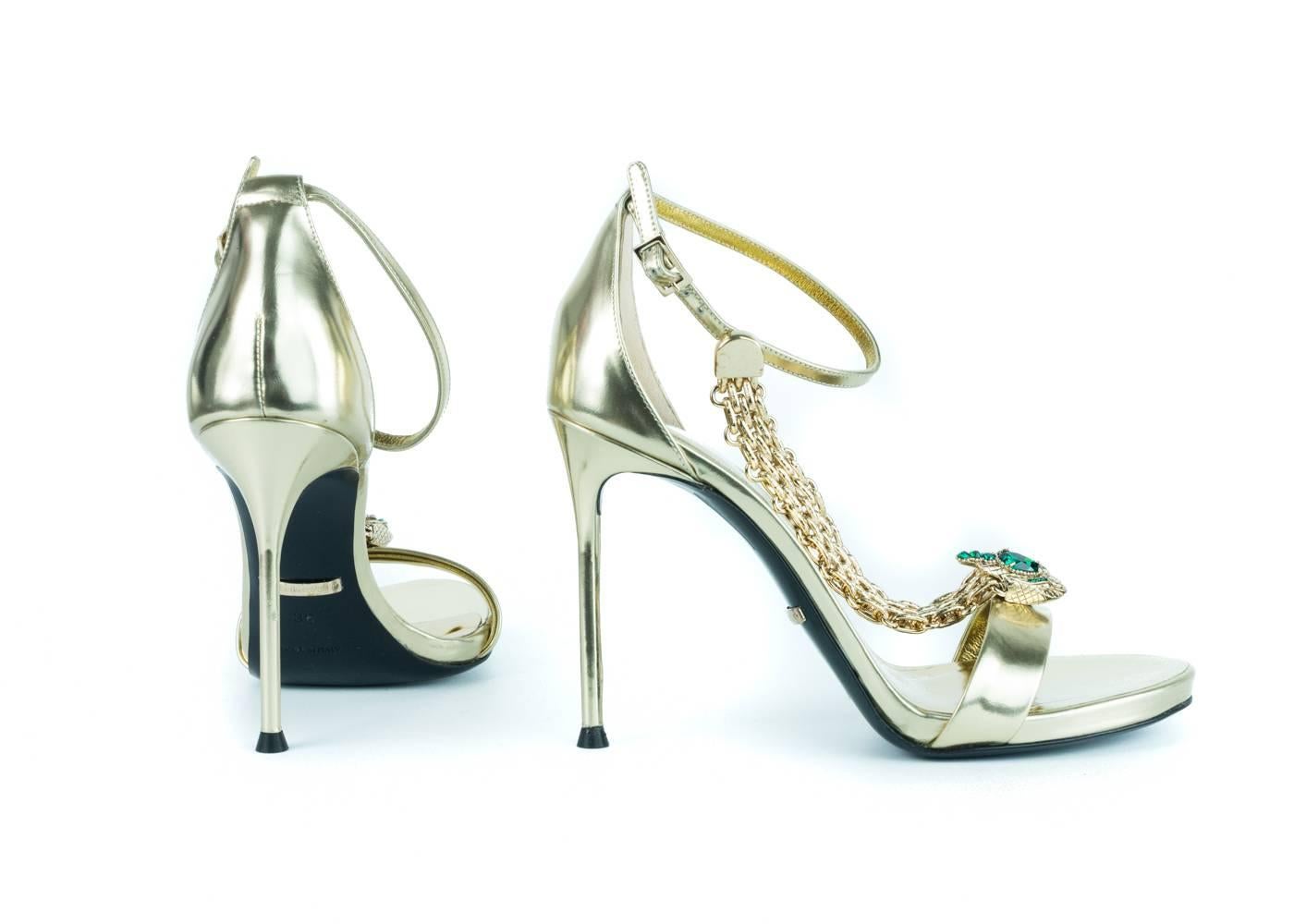 Roberto Cavalli Womens Metallic Gold Leather Chain High Heel Sandals In New Condition For Sale In Brooklyn, NY