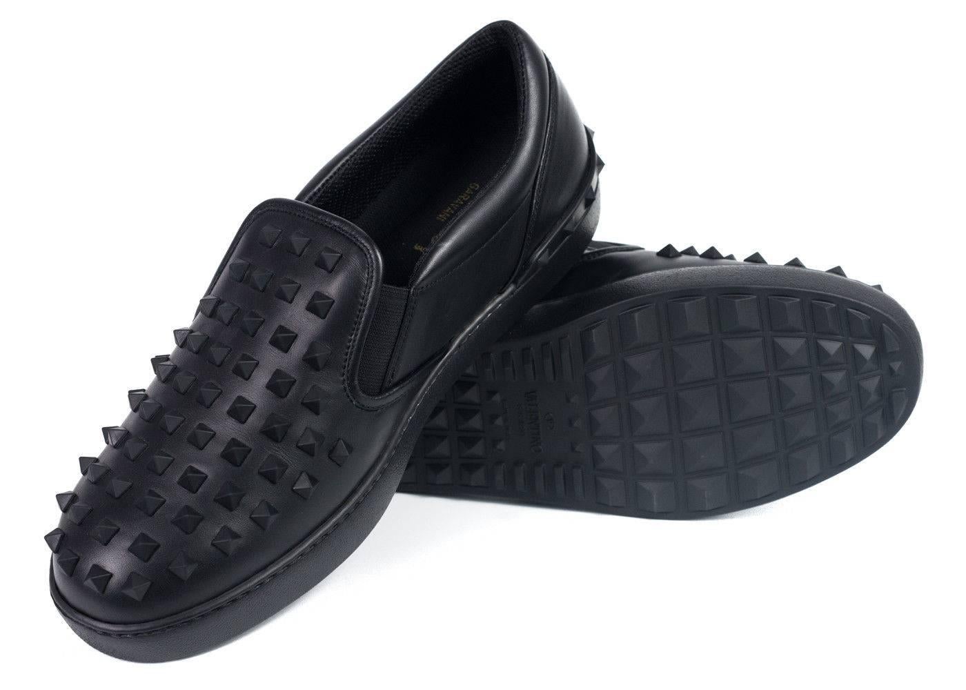 Brand New Valentino Rockstud Slip On Sneakers
Original Tags and Dust Bag Included
Retails in Stores & Online for $1155
Men's Size EUR 45/ US 12 Fits True to Size

The Valentino Rockstud sneakers are the ideal slip-ons. These pure leather