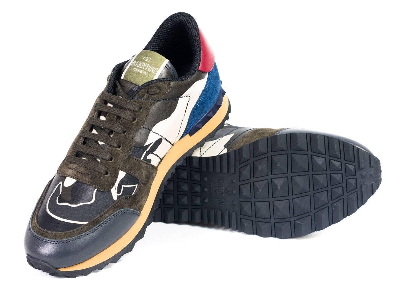 Valentino Mens Navy Camouflage Leather Rockrunner Sneakers In New Condition In Brooklyn, NY