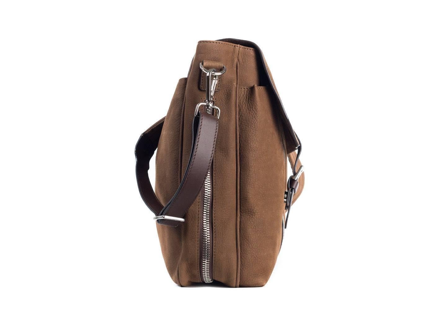 Brand New Brunello Cucinelli Messenger Bag
Dust Bag Included
Retails in Stores & Online for $2995
Dimensions: 19