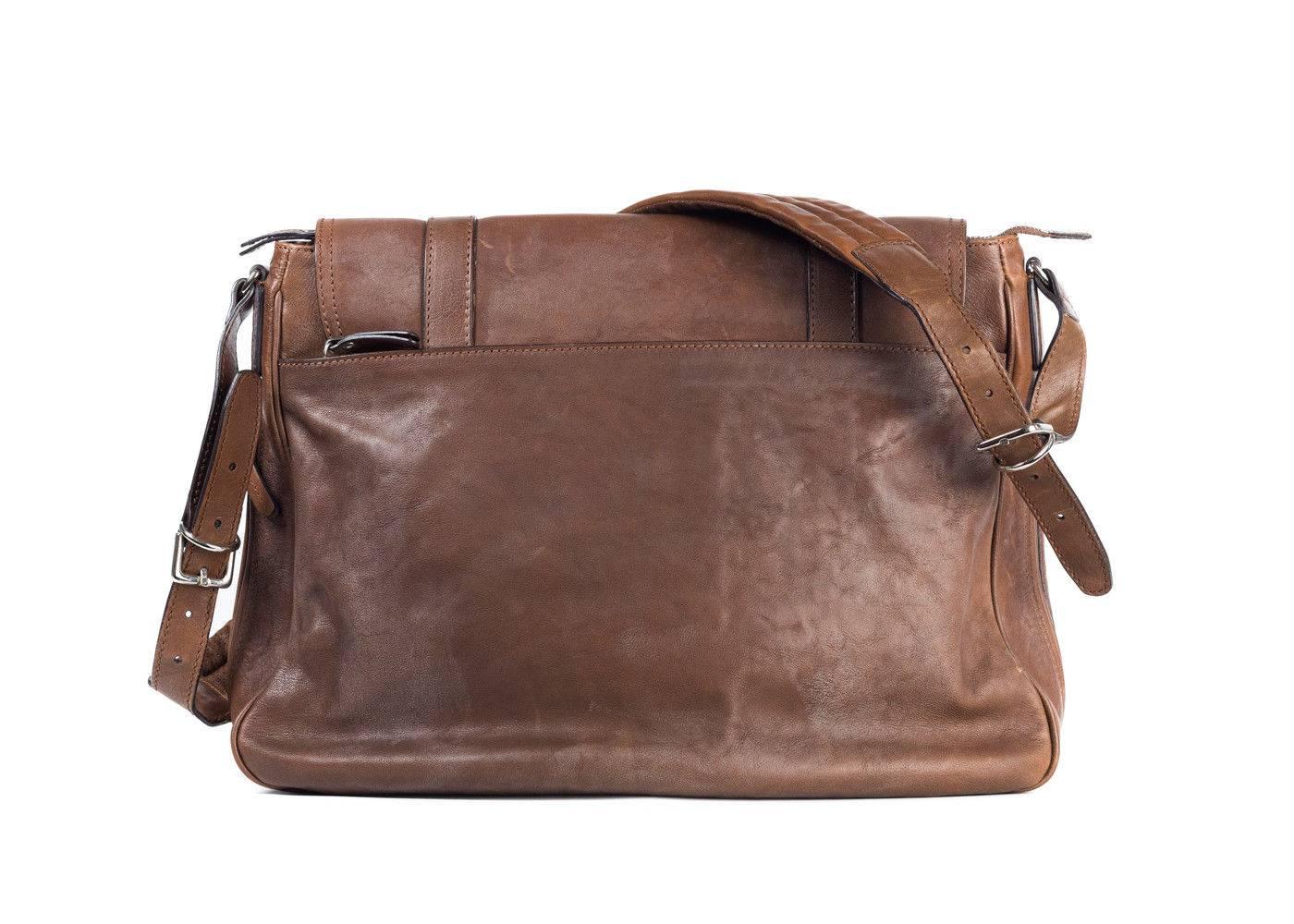 Brunello Cucinelli Men's Solid Brown Leather Messenger Bag In New Condition In Brooklyn, NY