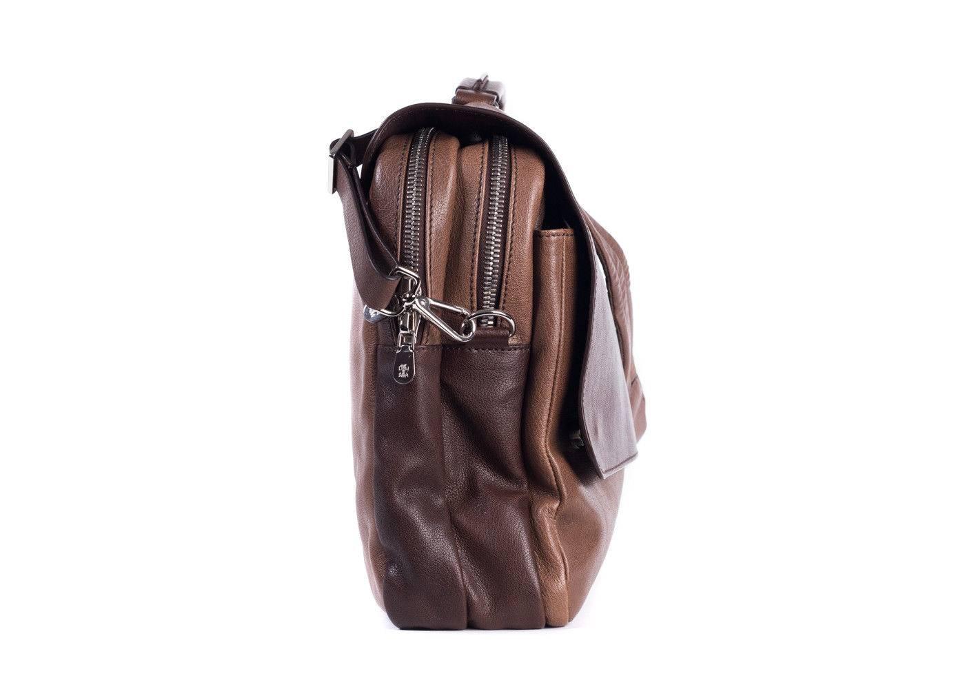 Brand New Brunello Cucinelli Messenger Bag
Dust Bag Included
Retails in Stores & Online for $2885
Dimensions: 17