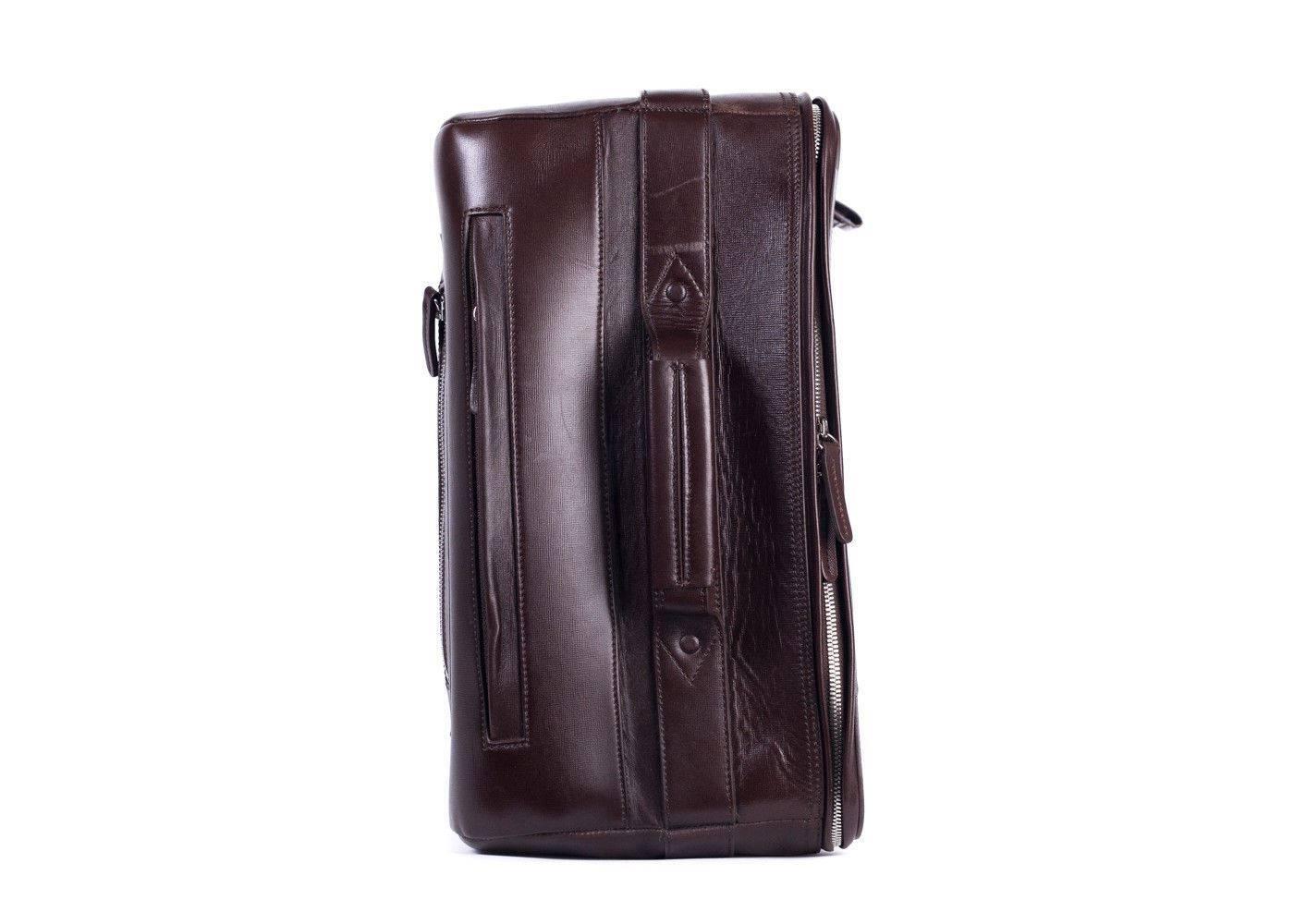 Brand New Brunello Cucinelli Suitcase
Dust Bag Included
Retails in Stores & Online for $4995
Dimensions: 21