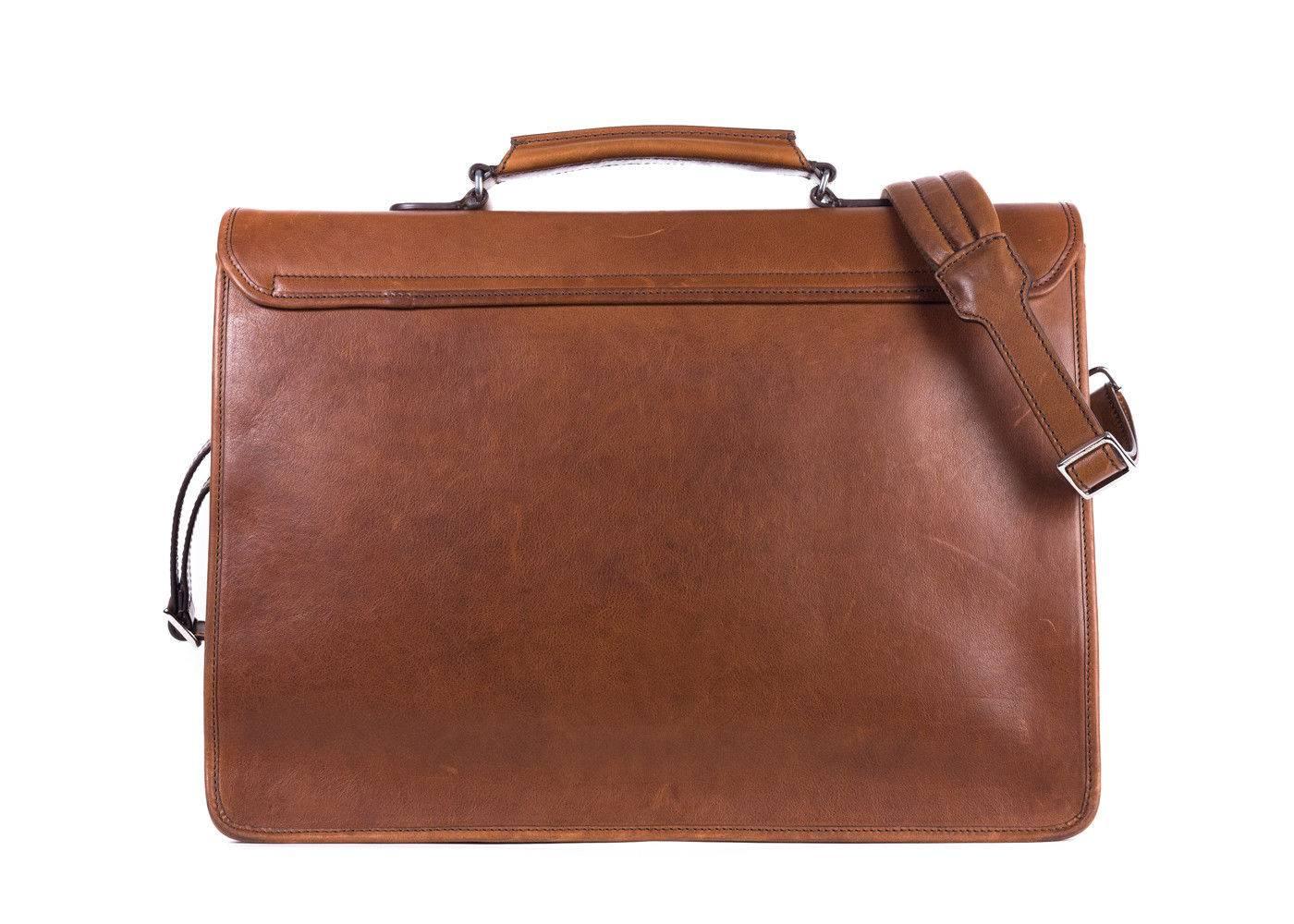 Brunello Cucinelli Men's Brown Leather Messenger Bag In New Condition For Sale In Brooklyn, NY
