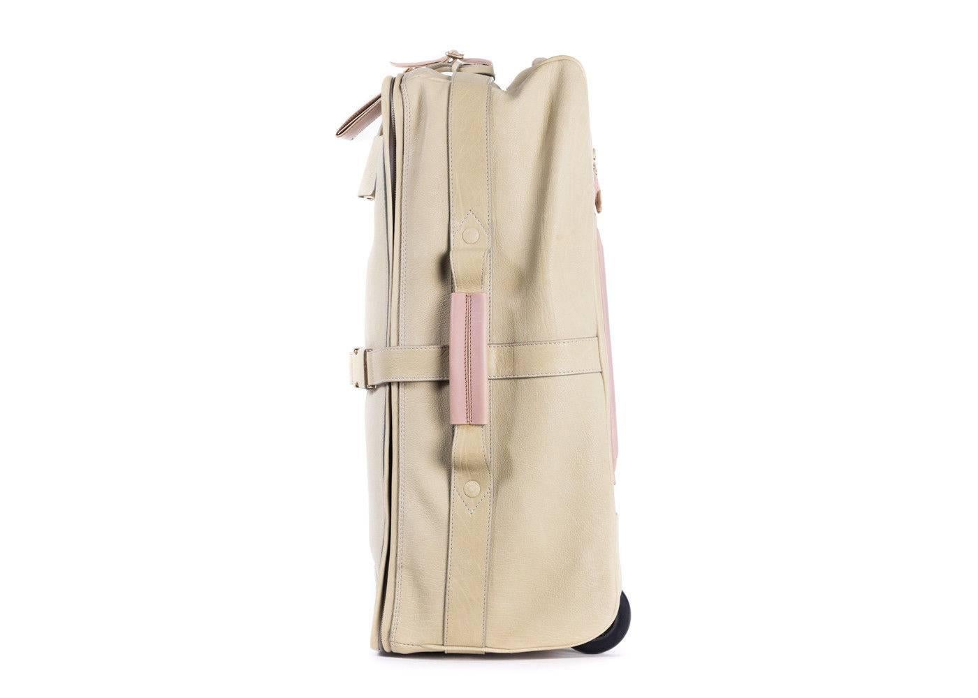 Brand New Brunello Cucinelli Messenger Bag
Dust Bag Included
Retails in Stores & Online for $4895
Dimensions: 15