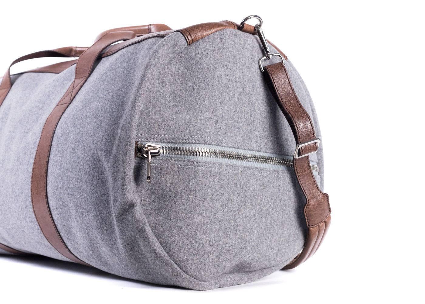 Women's or Men's Brunello Cucinelli Men's Gray Cotton Brown Leather Duffle Bag For Sale