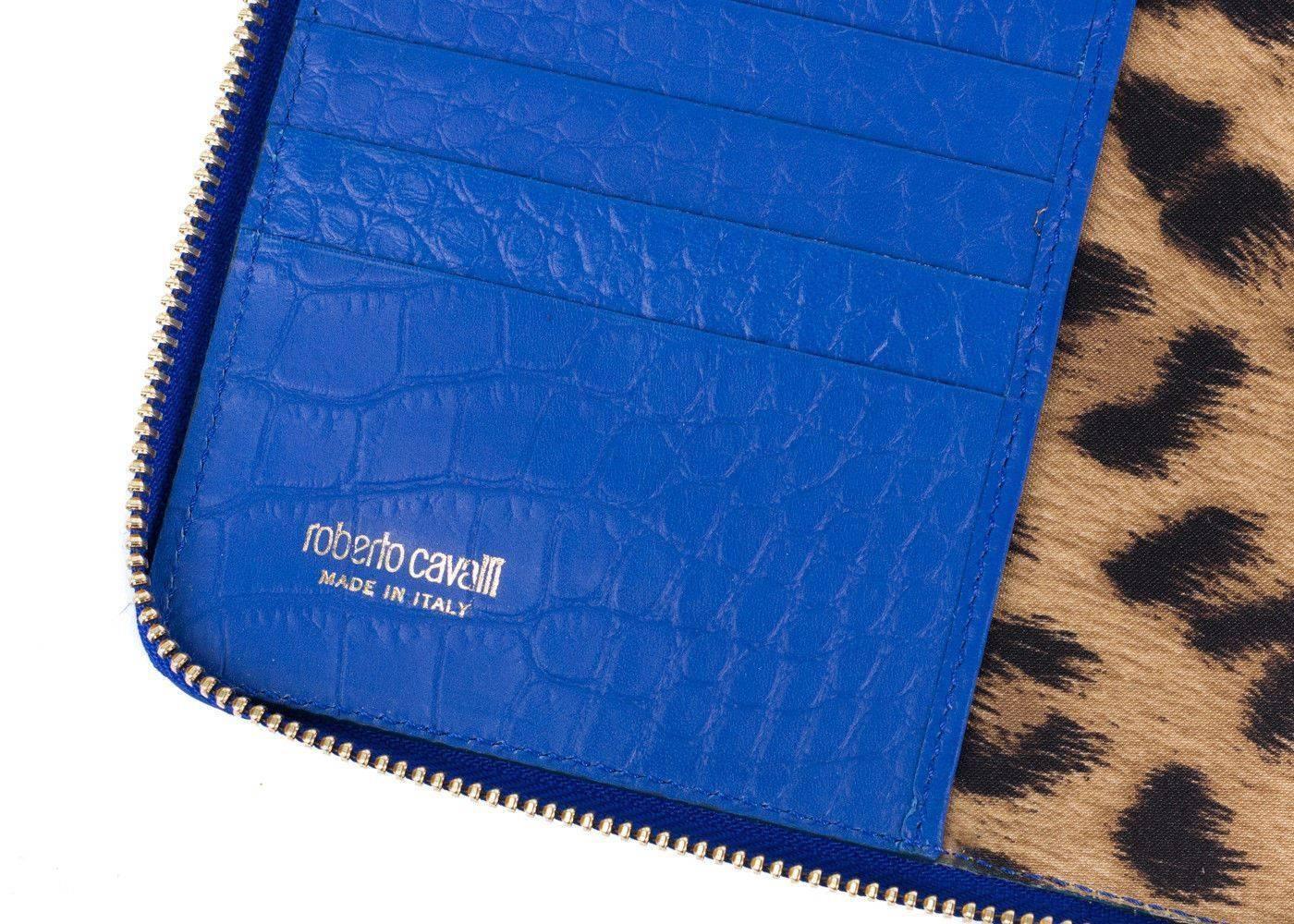 Roberto Cavalli Blue Textured Leather Shoulder Strap Tablet Device Case In New Condition For Sale In Brooklyn, NY