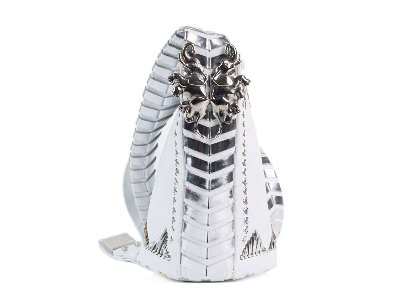 Roberto Cavalli Women's White Leather Silver Accent Shoulder Bucket Bag In New Condition For Sale In Brooklyn, NY