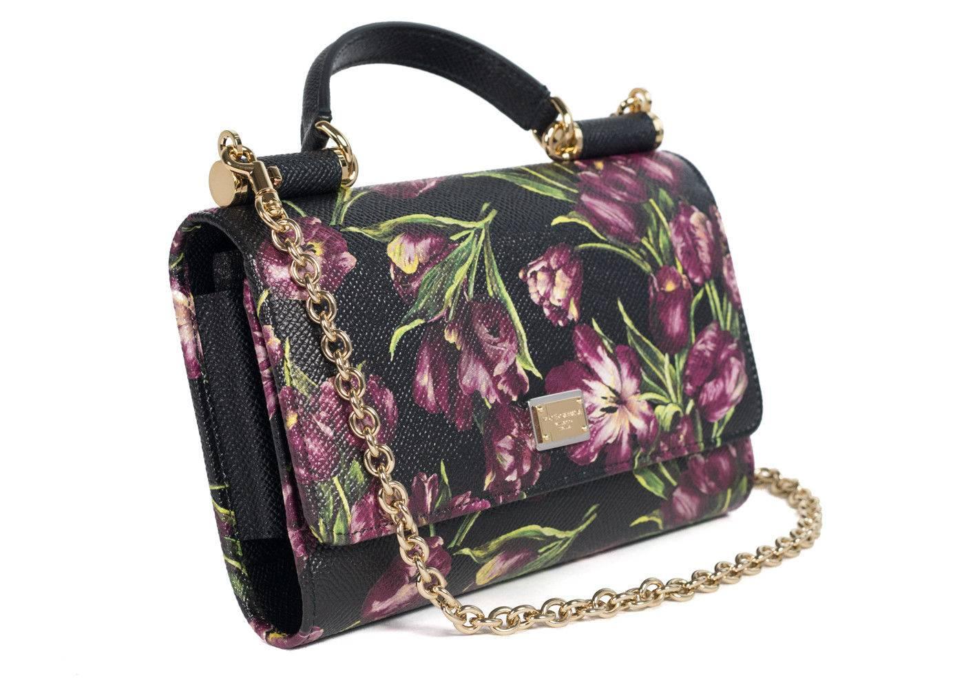 Brand New Dolce&Gabbana Shoulder Bag
Original Tags & Dust Bag Included
Retails in Stores & Online for $995
Dimensions: 5.9"L x 3.9"H x 2"D

Dolce & Gabbana's Von wallet shoulder bag in a purple floral printed pattern.