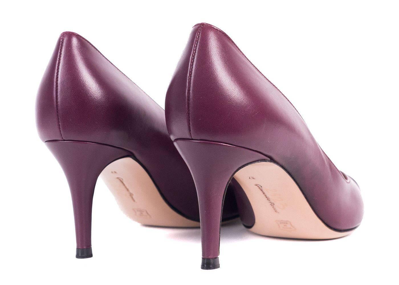 Gray Gianvito Rossi Purple Leather Pointed Cap-Toe Classic Pumps For Sale