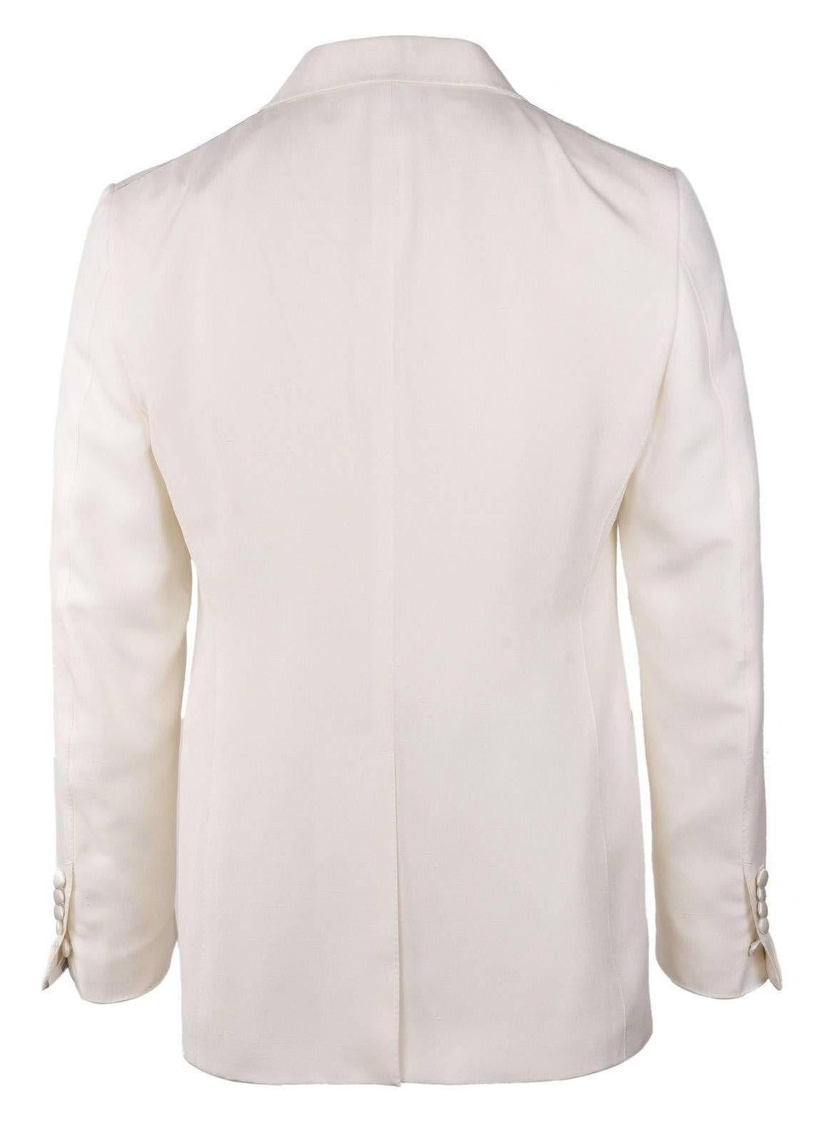 Set the tone for the day in your Tom Ford Shelton jacket. This cocktail piece features a satin shawl lapel, single button closure, and 100 percent silk construction. You can pair this cocktail jacket with dark streamlined slacks and polished leather